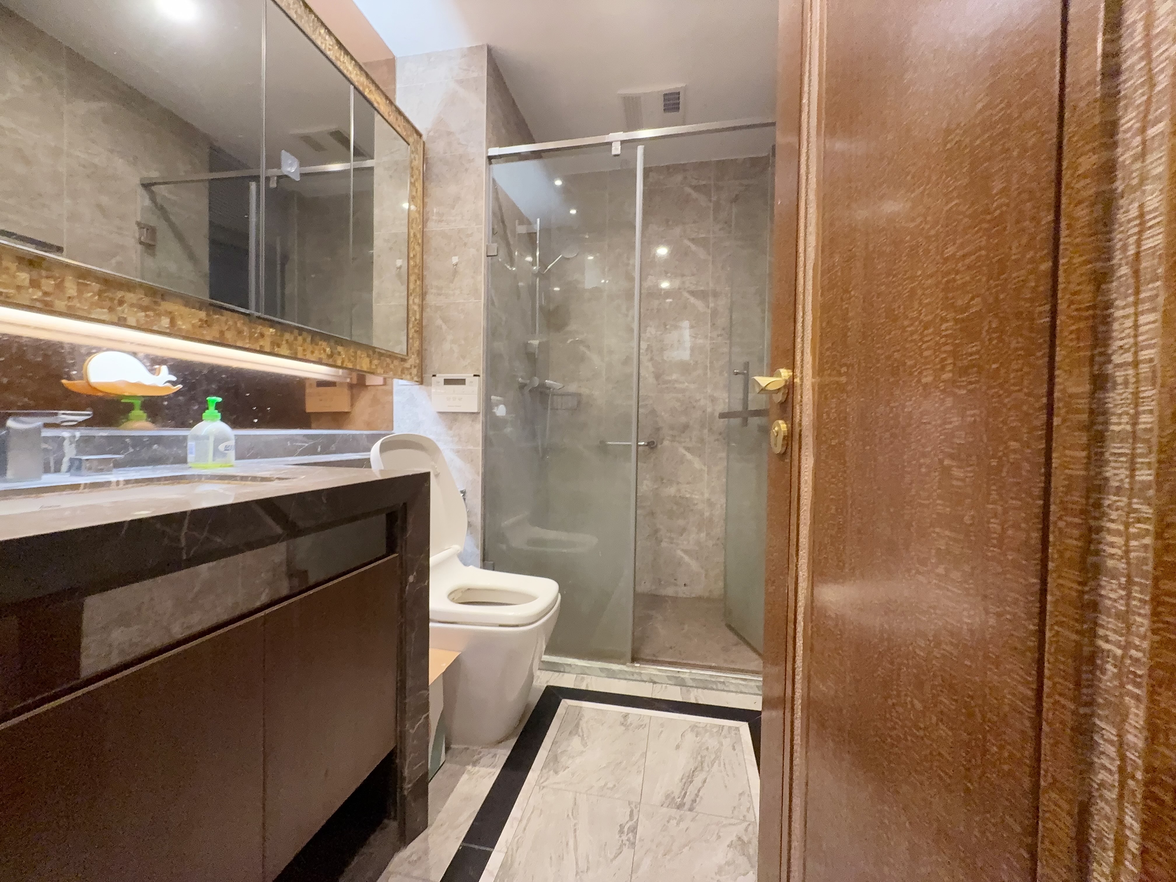 恒大悦龙府 3室2厅1卫 2700.0元/月 恒大悦龙府 3室2厅1卫 2700.0元/月室内图