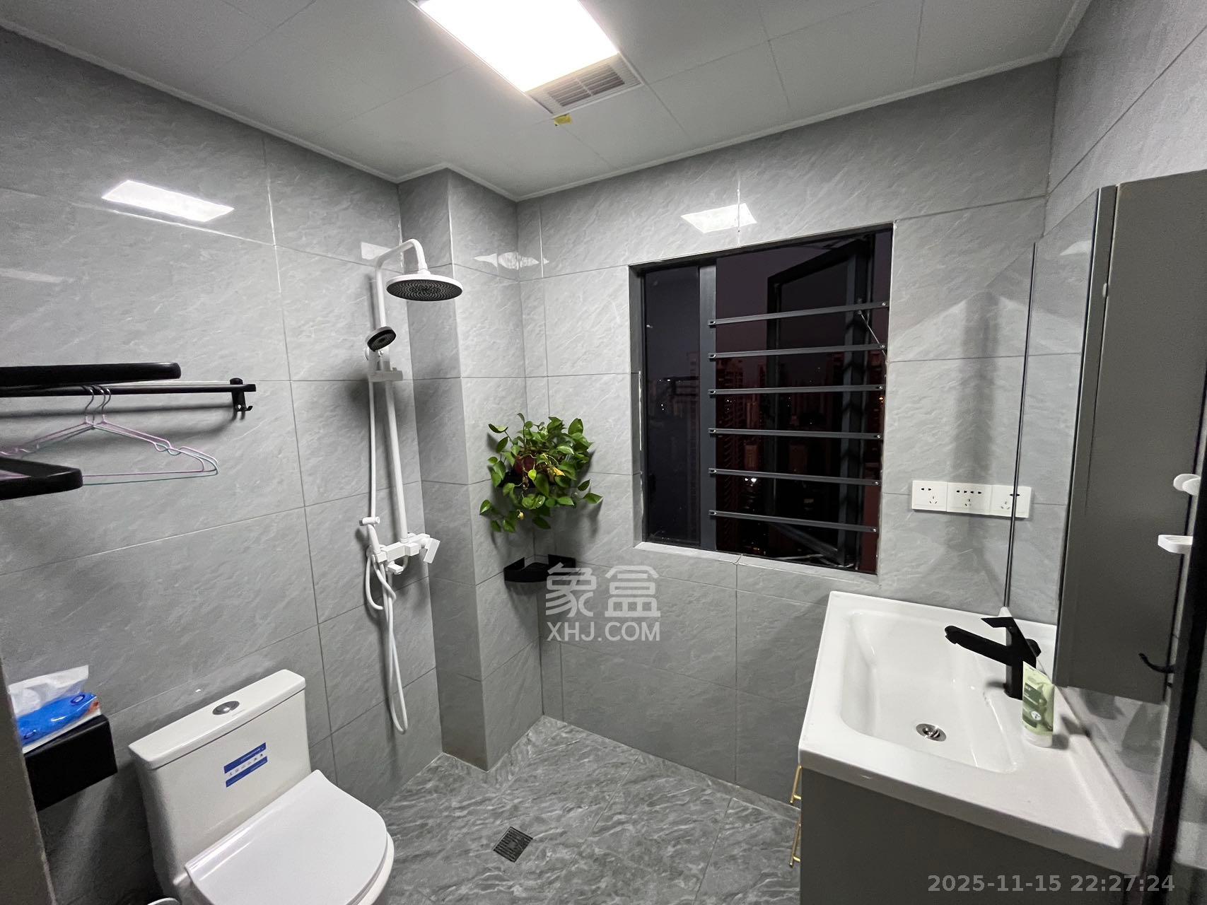 长房云公馆  3室2厅2卫    3000.0元/月室内图