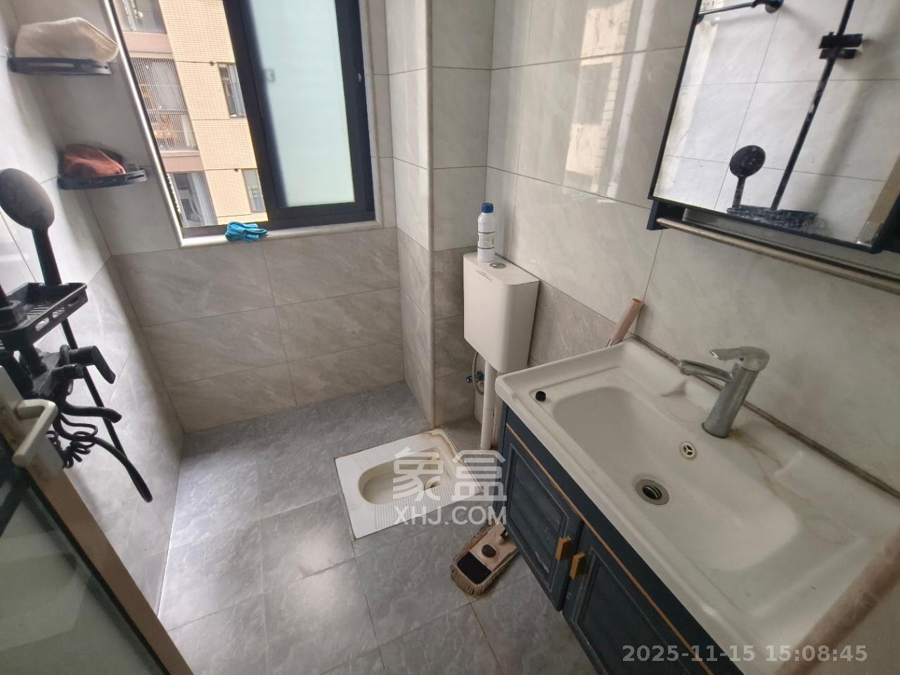 乾源国际  2室2厅1卫    1700.0元/月室内图