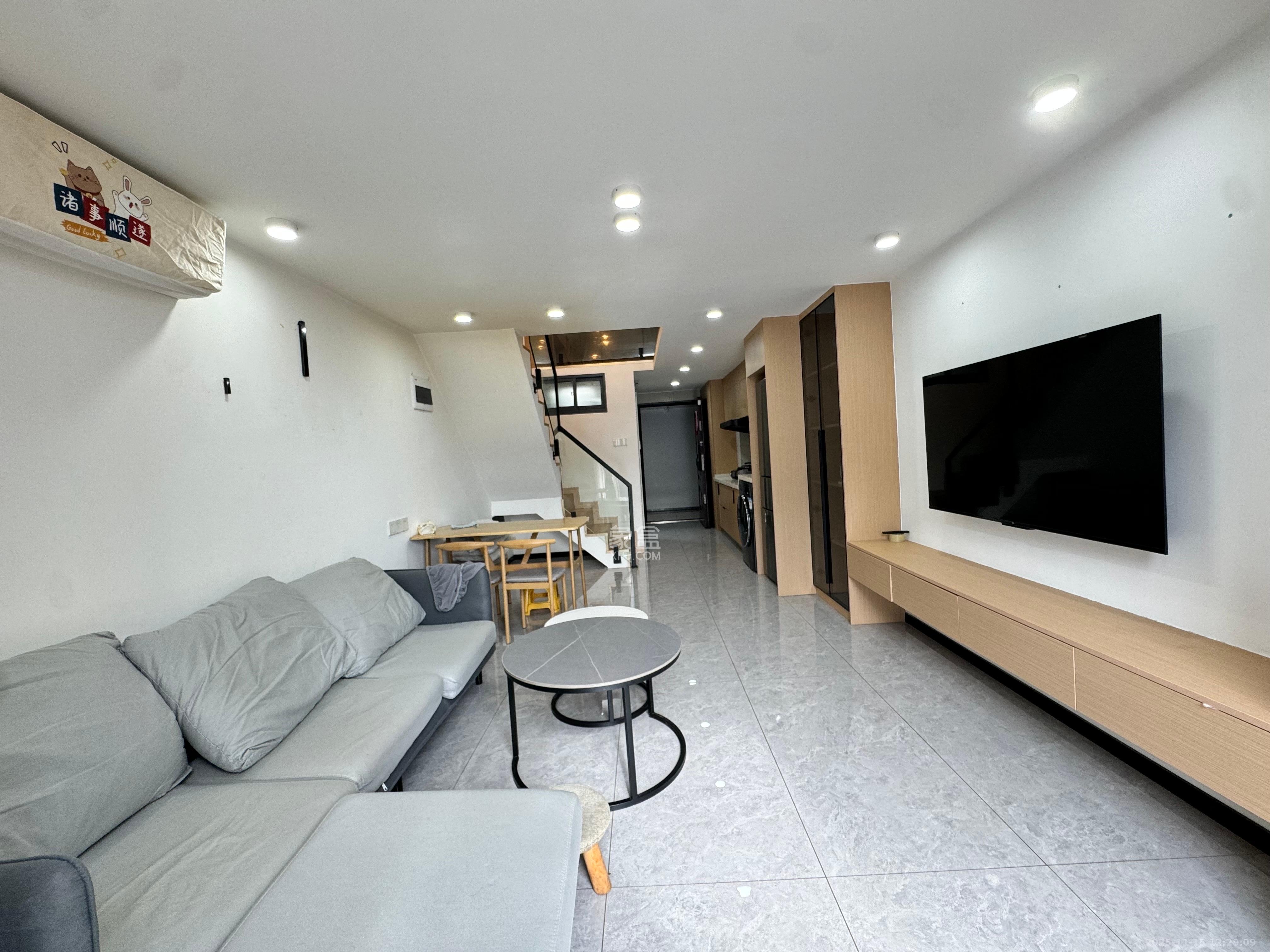 万润时光里  1室0厅0卫    2400.0元/月