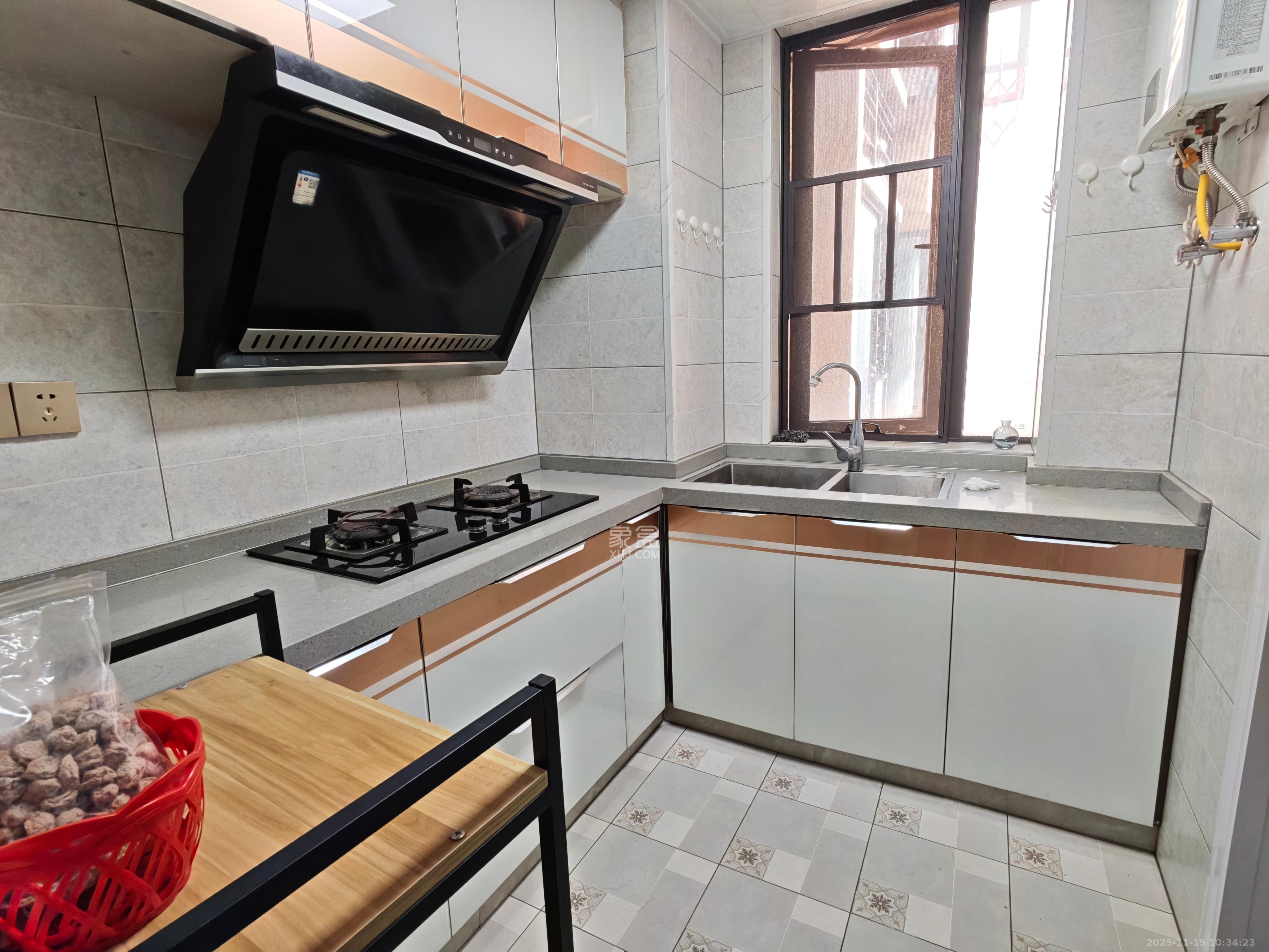 新新花园  2室1厅1卫    2200.0元/月室内图