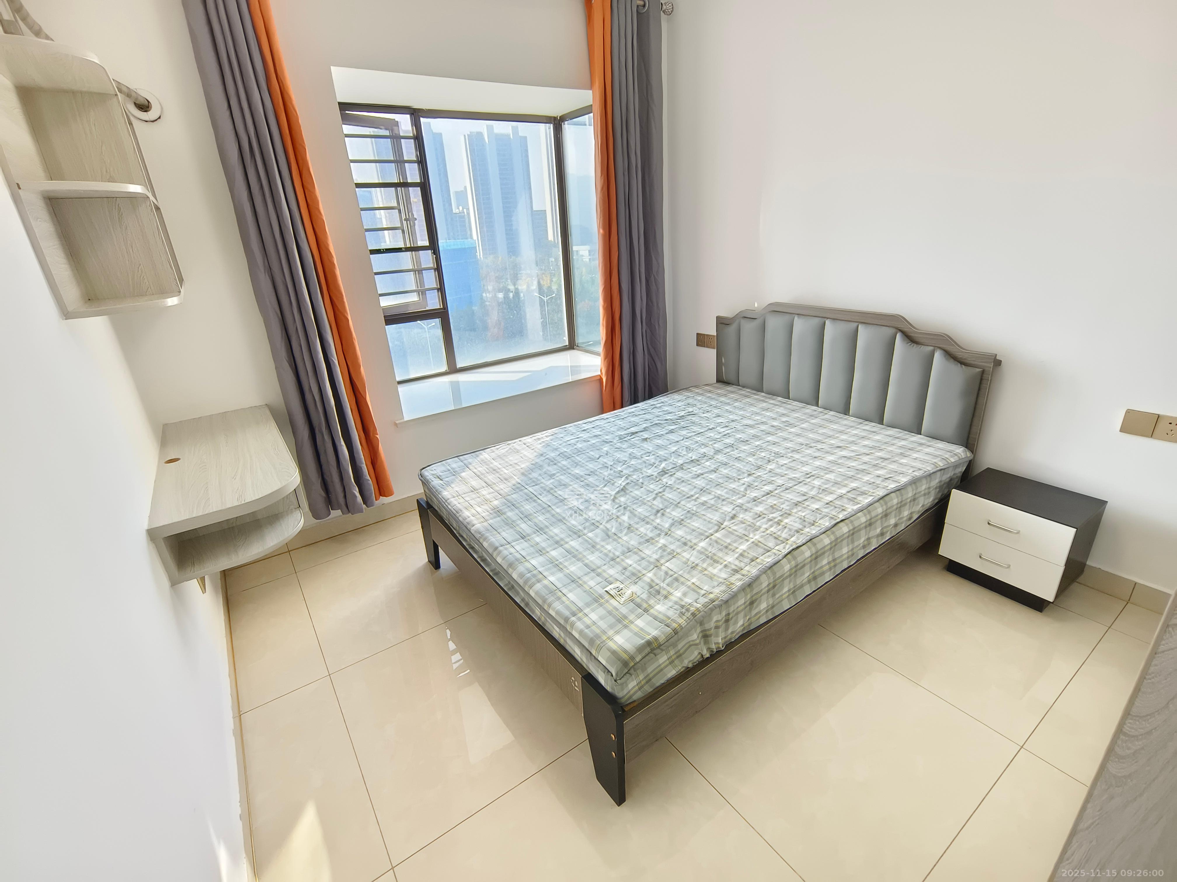 和润园三期  2室2厅1卫    2400.0元/月室内图