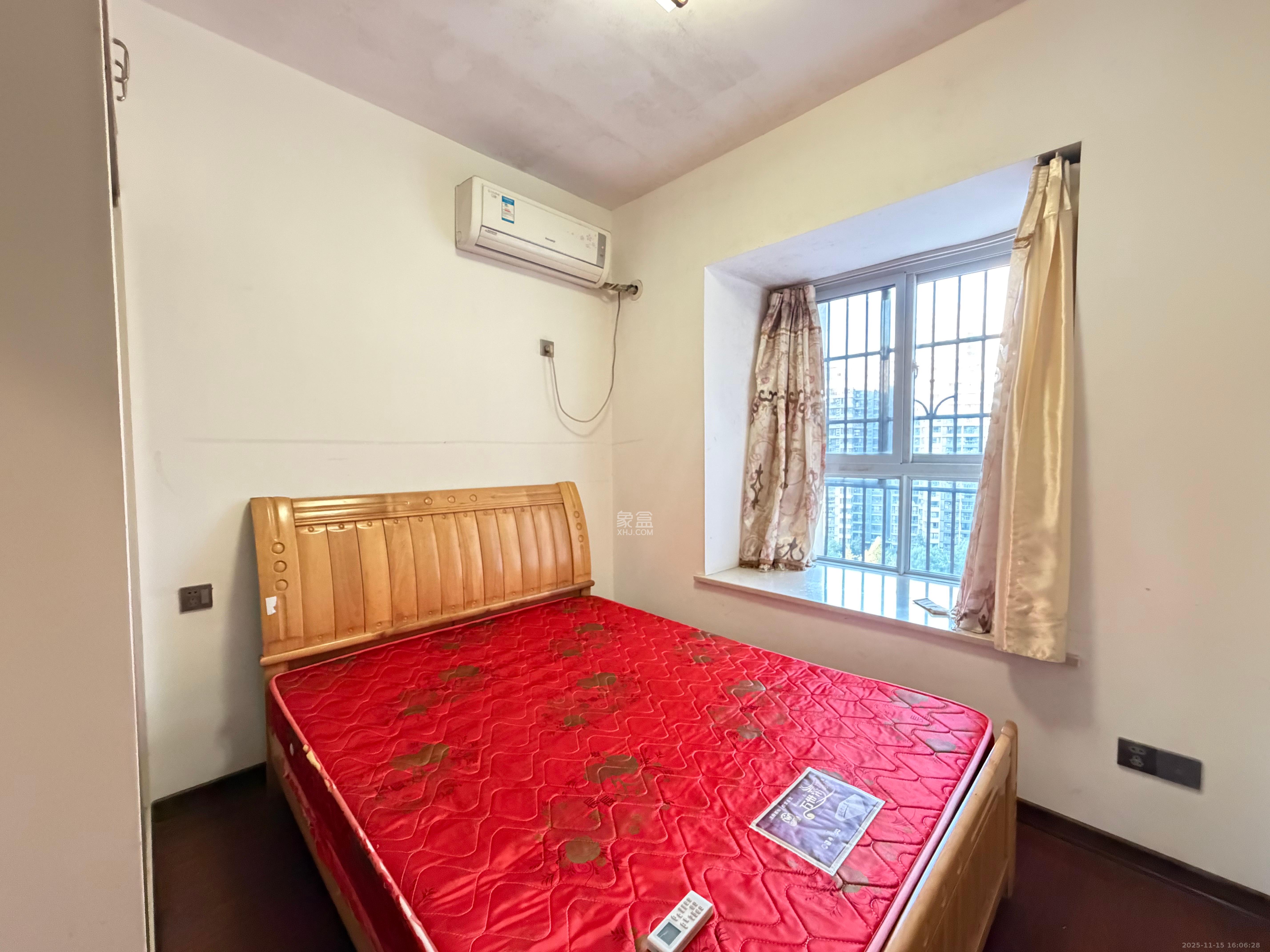 东方航标  3室2厅2卫    1800.0元/月室内图