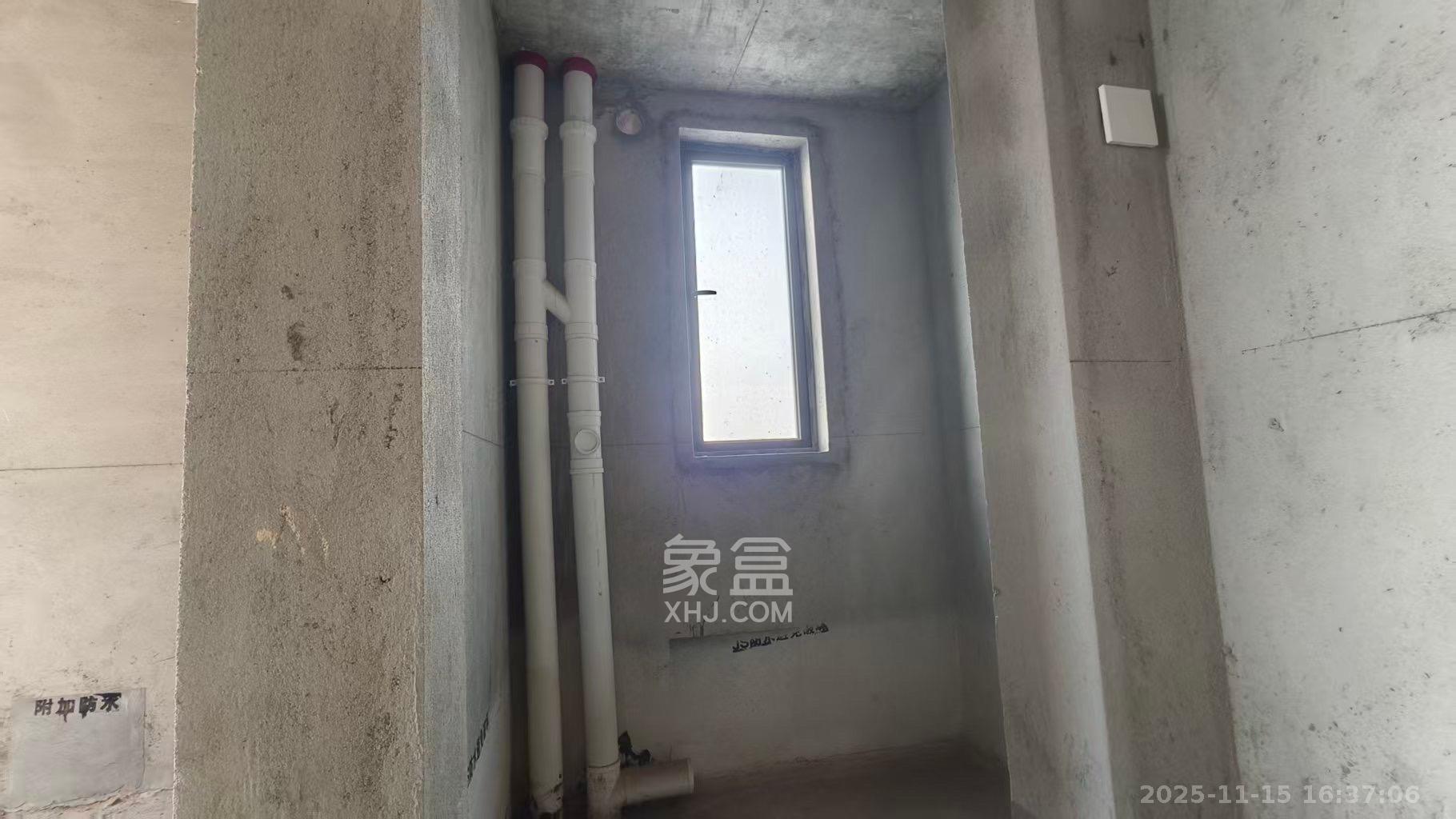 绿地湘江城际空间站  3室2厅1卫    30.0万客厅