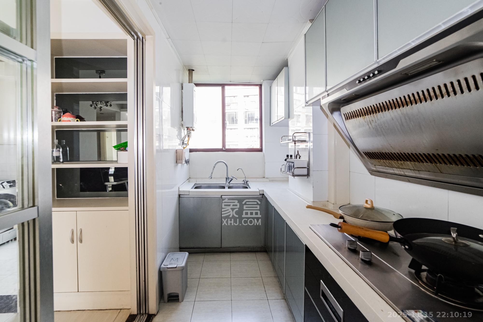 万国城（当代满庭春MOMA）一期  2室2厅1卫    85.0万厨房