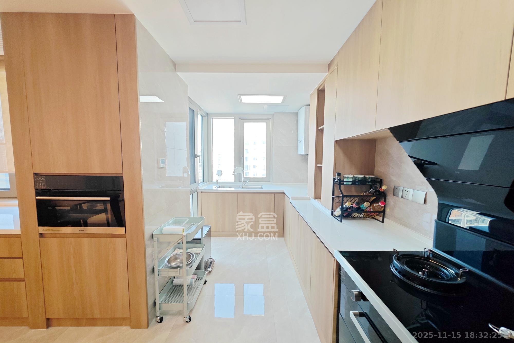 天翼花园（中国电信单位房）  4室2厅2卫    230.0万厨房