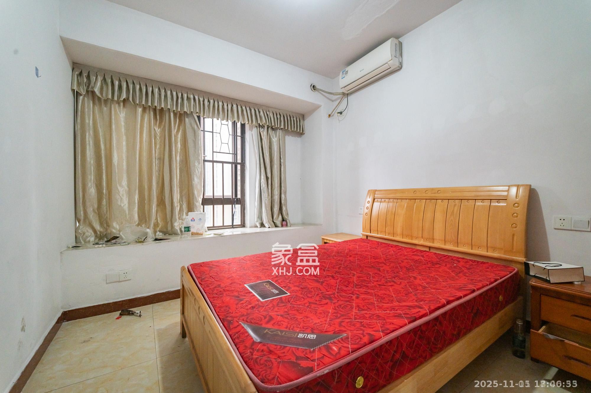 华润凤凰城三期  3室2厅2卫    1900.0元/月室内图