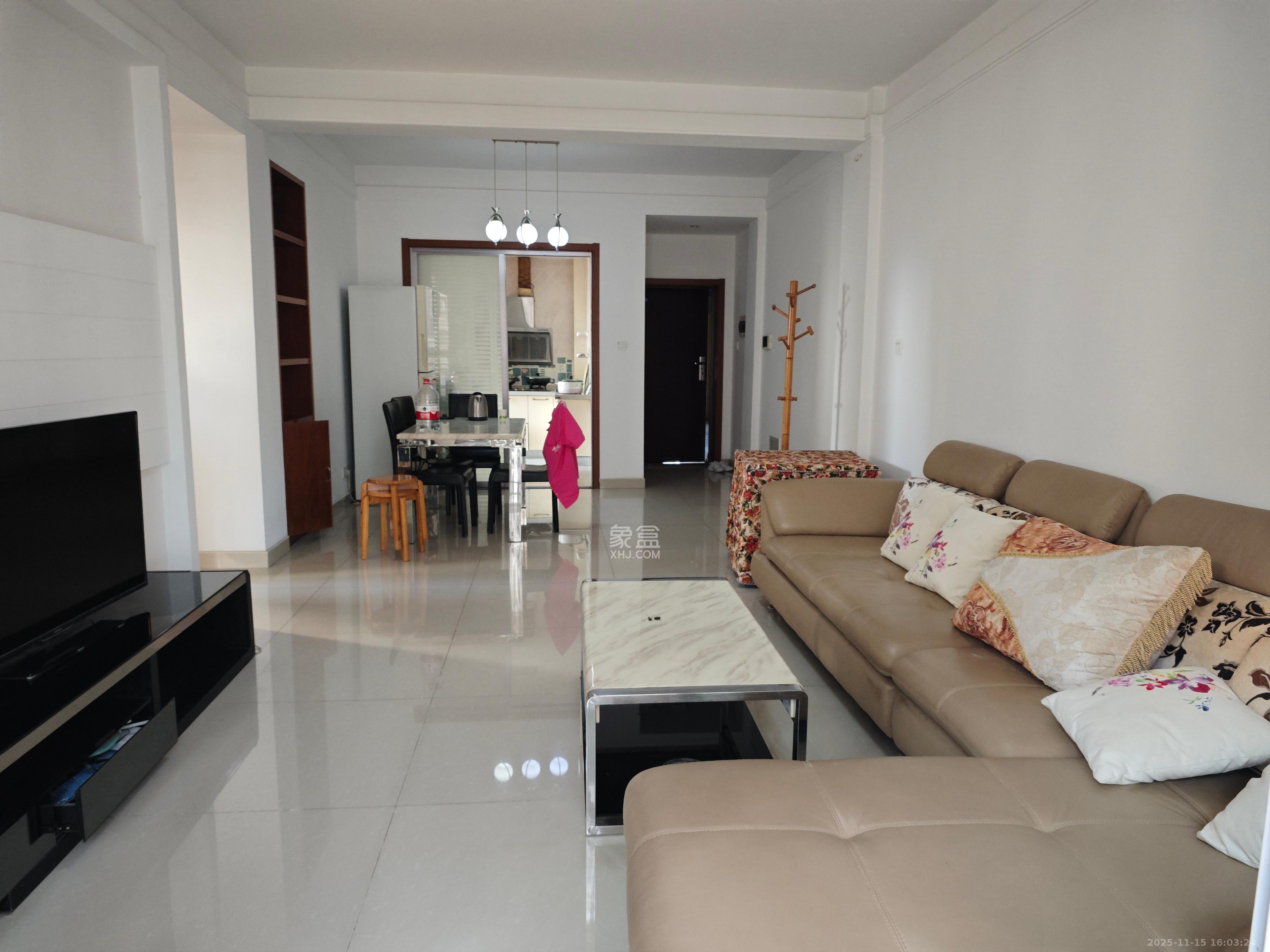 城市山水豪园(山水城市风景) 2室2厅1卫 2300.0元/月 城市山水豪园(山水城市风景) 2室2厅1卫 2300.0元/月室内图