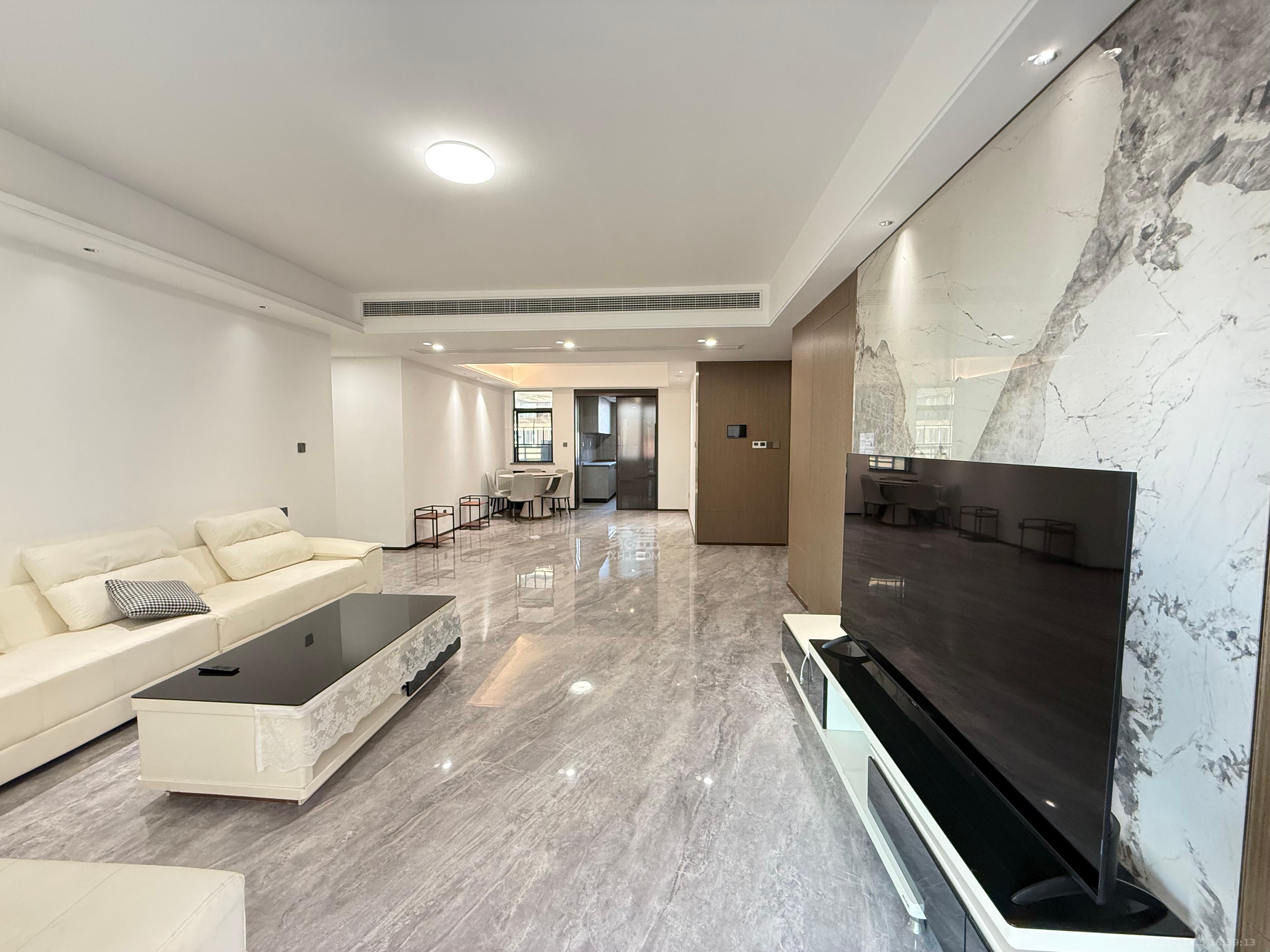 中欣楚天御府B区观澜  4室2厅3卫    6000.0元/月室内图