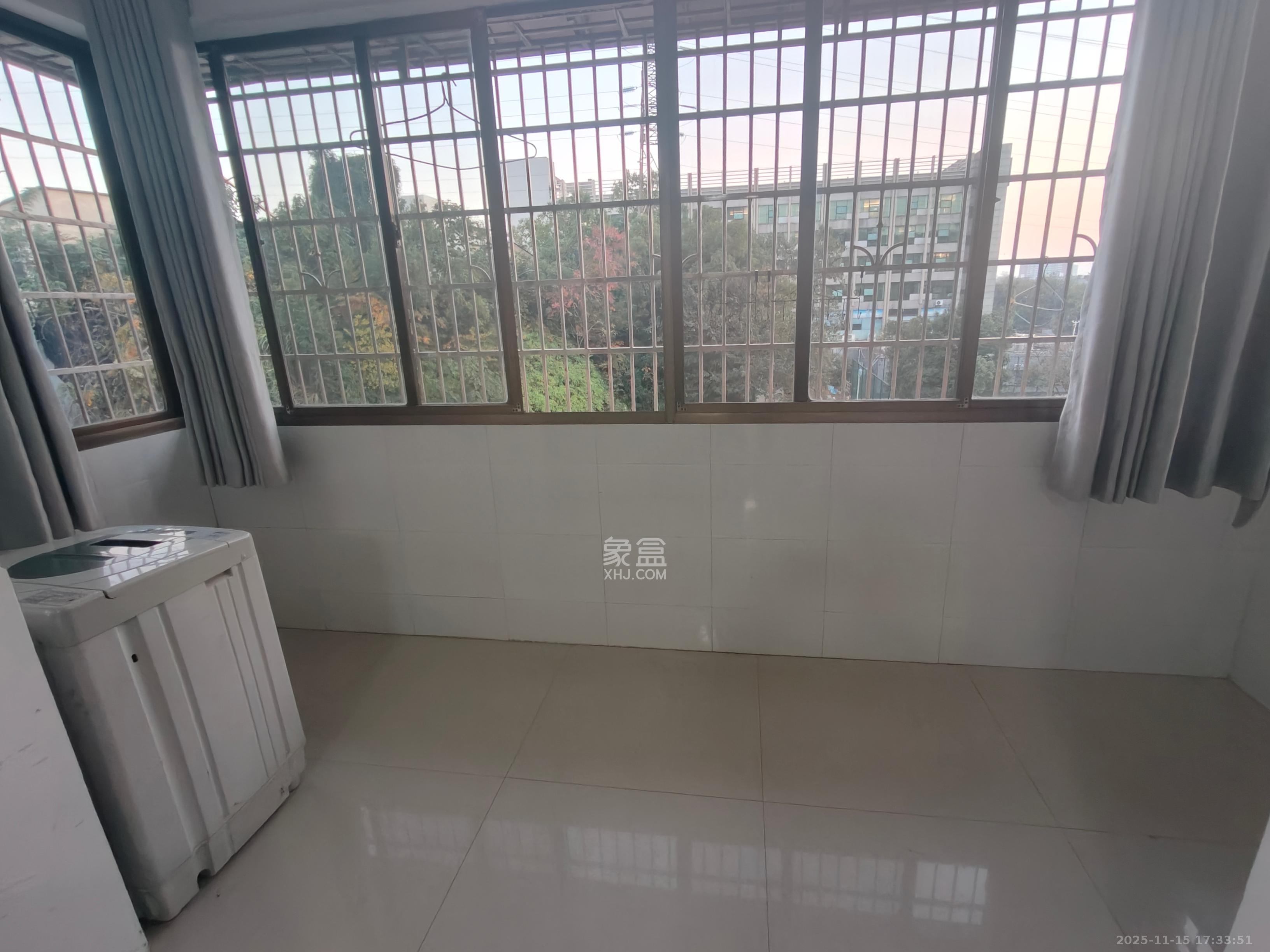 金峰小区北院（七里营社区）  3室2厅2卫    2000.0元/月室内图