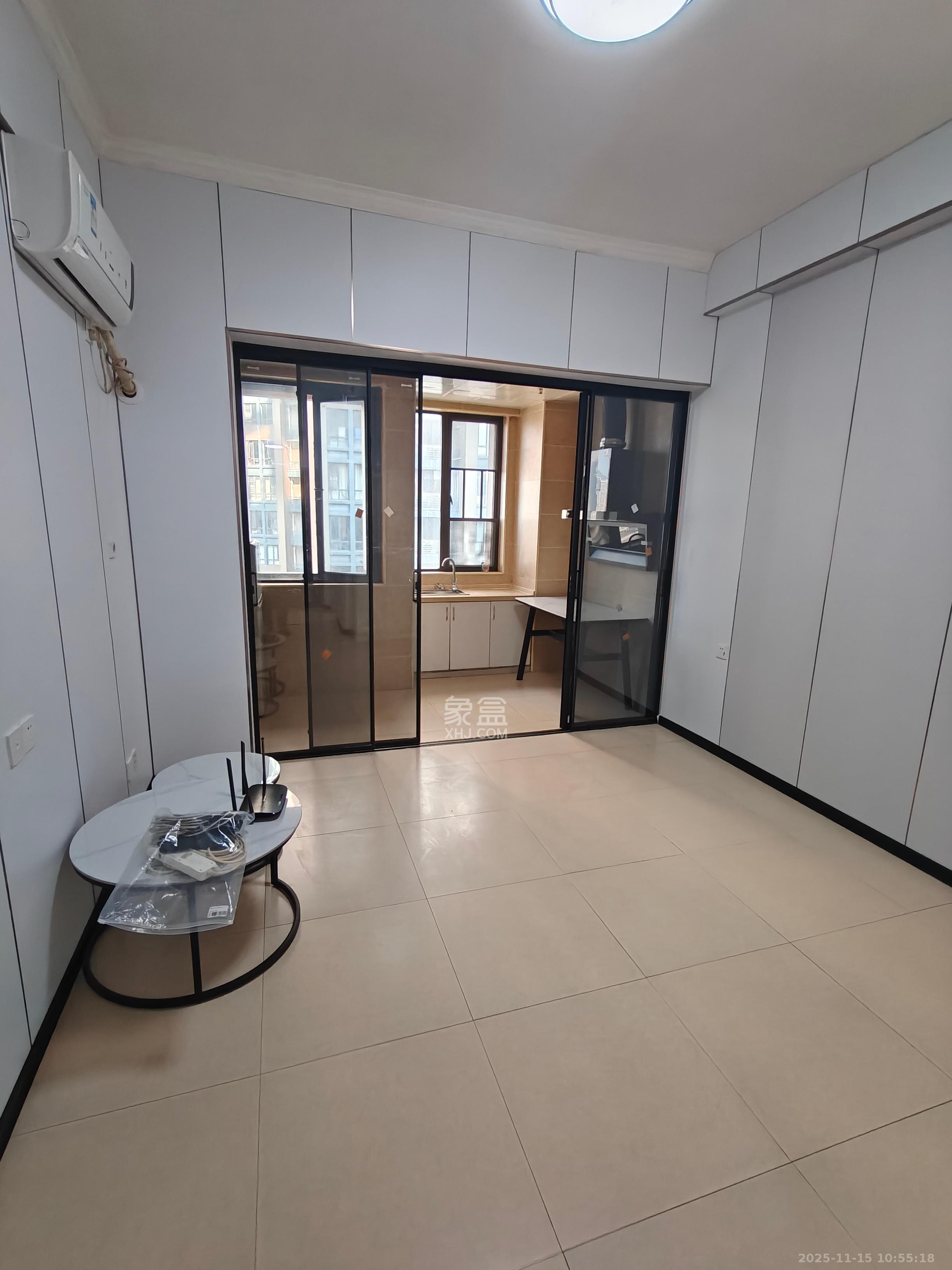 长房天翼未来城  1室1厅1卫    1500.0元/月室内图