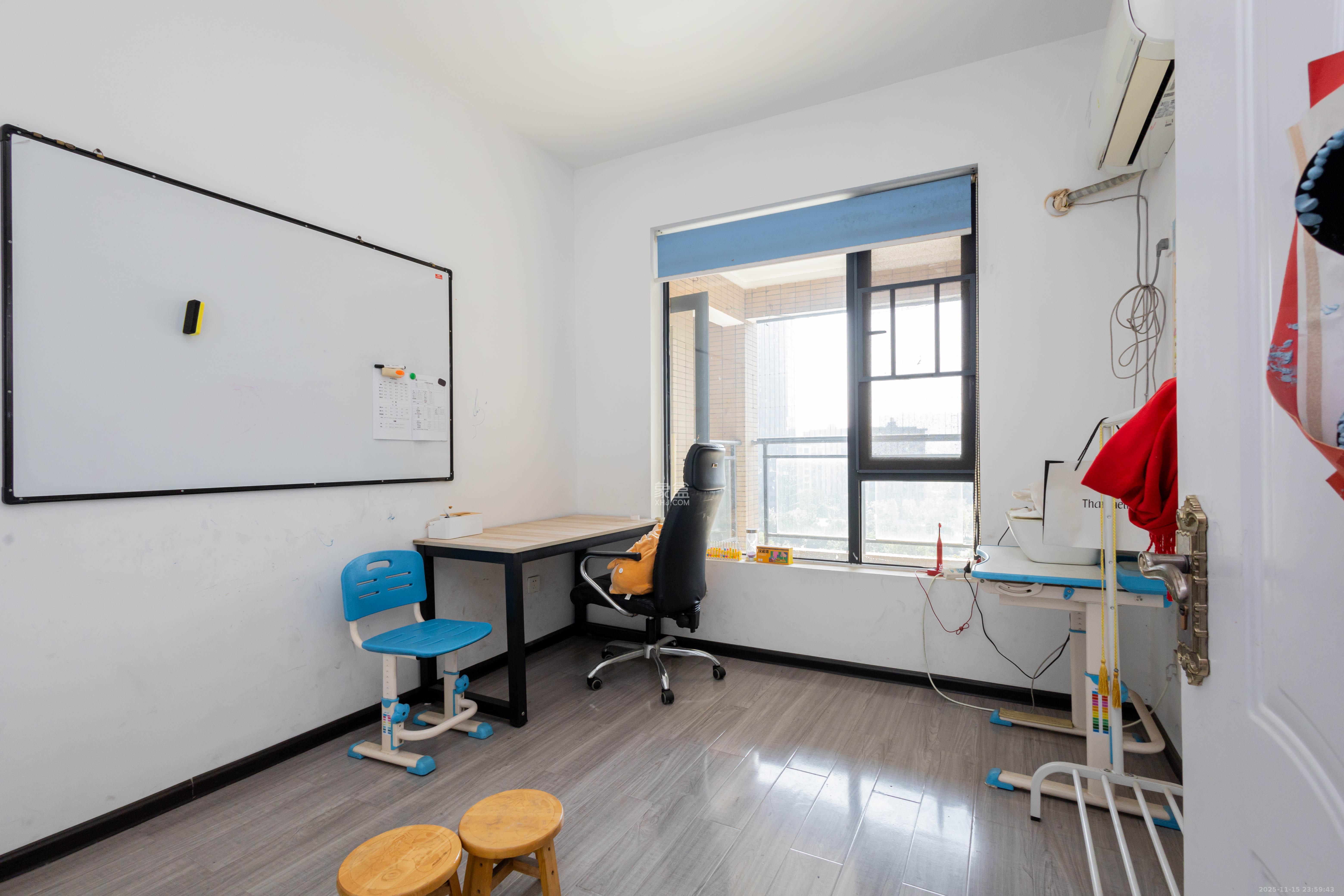 辉煌国际城一期  3室2厅1卫    110.0万卧室