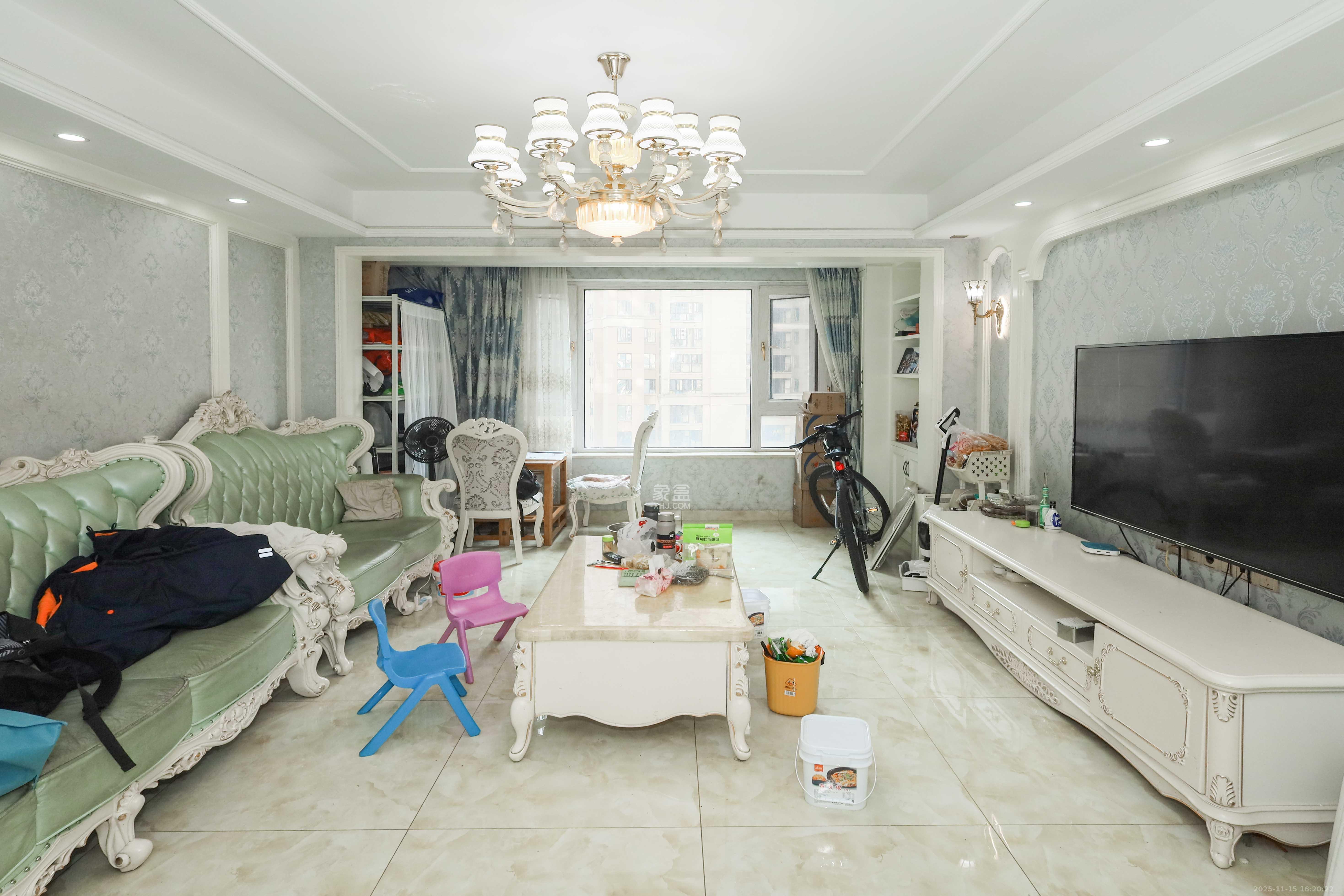 卓越浅水湾 4室2厅1卫 220.0万 卓越浅水湾 4室2厅1卫 220.0万客厅