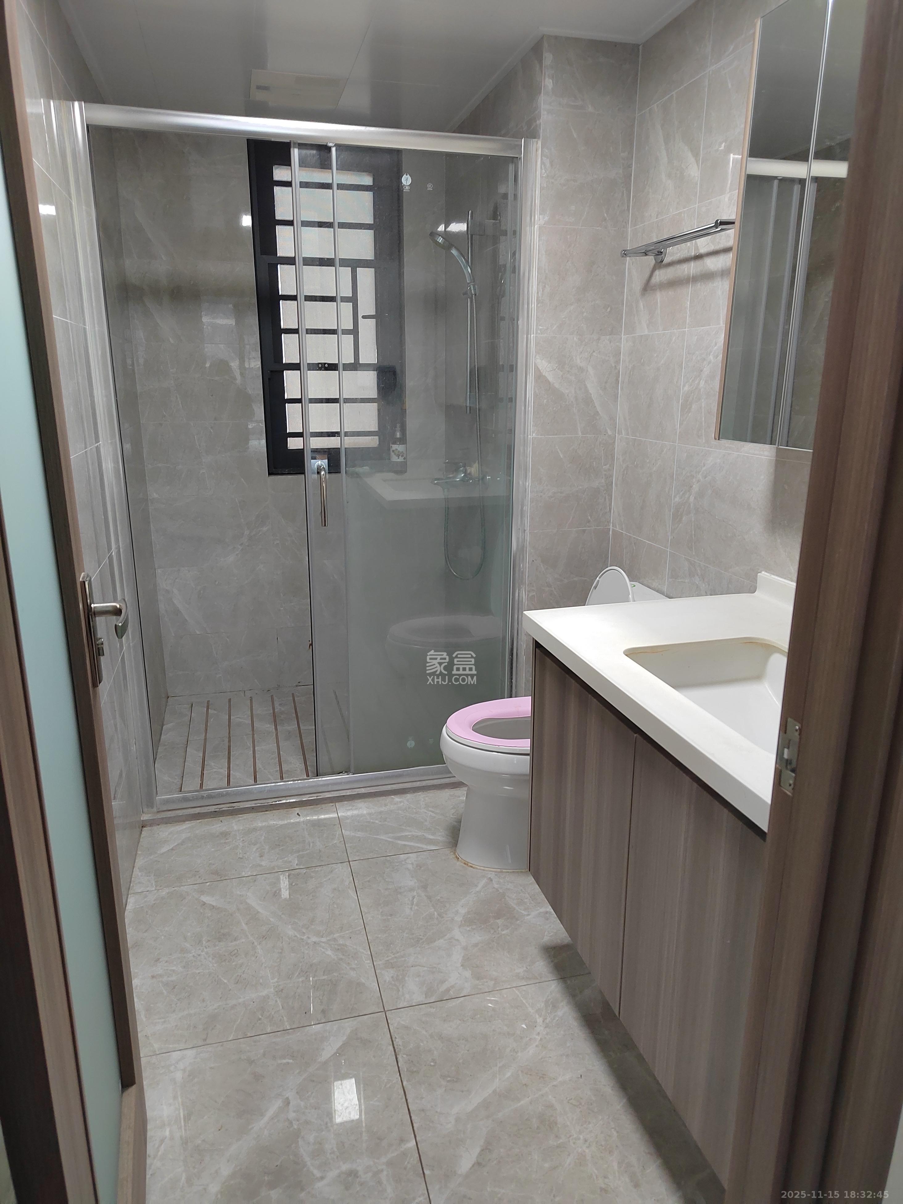 中海阅麓山二期  3室2厅2卫    2900.0元/月室内图