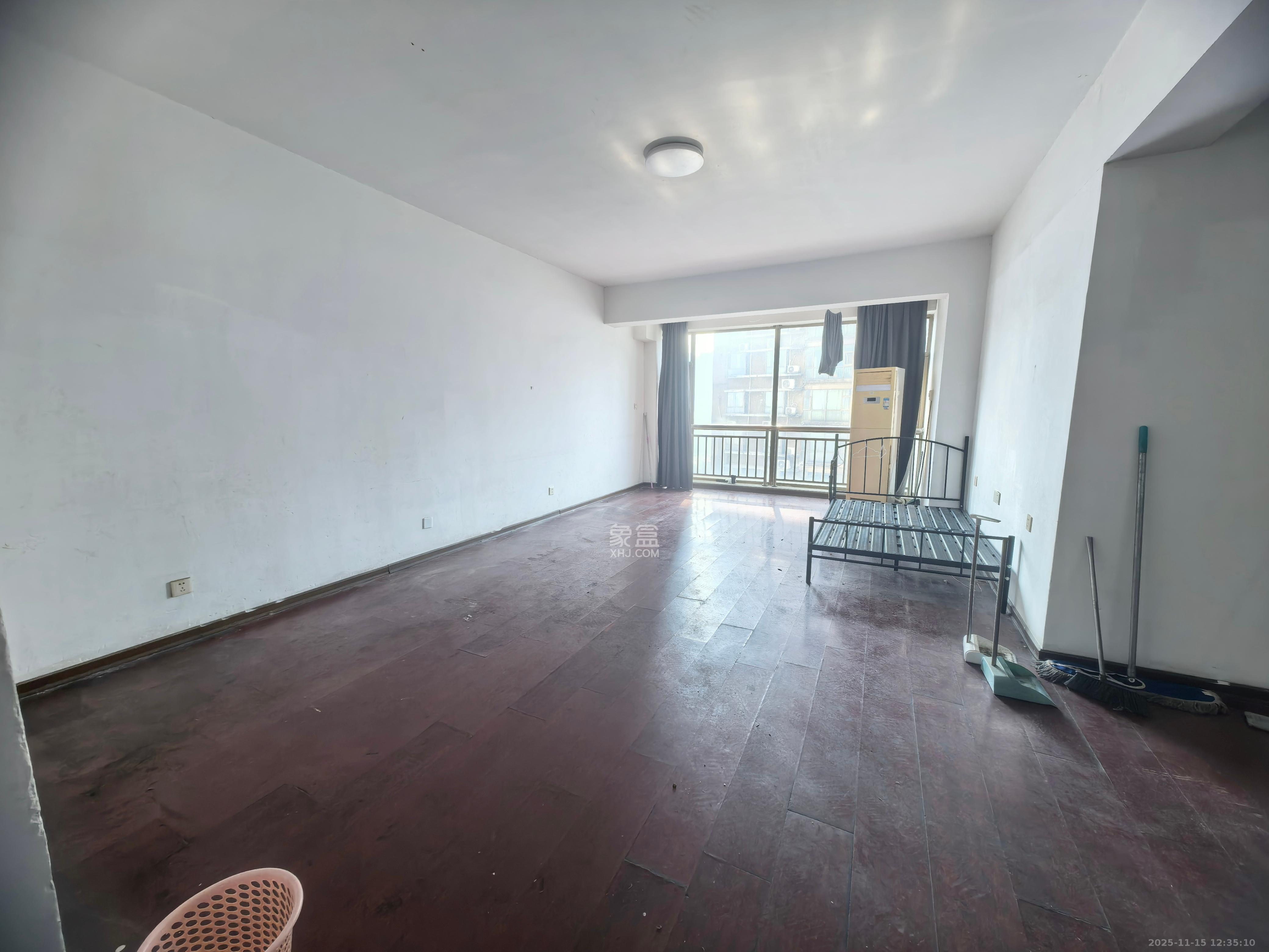 长宝1667  3室2厅2卫    3800.0元/月室内图