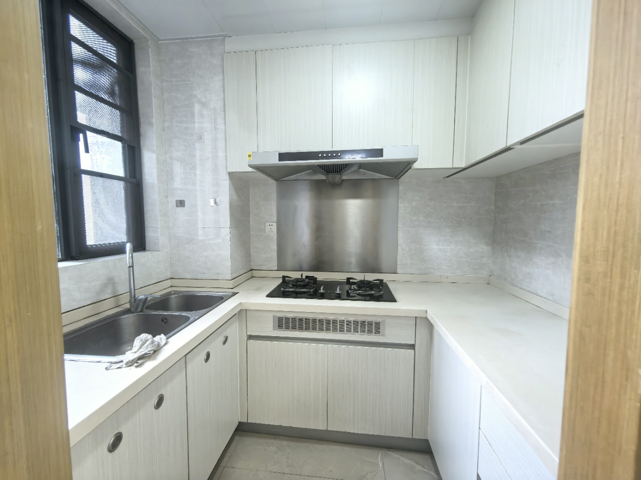 伊泰天骄三期  2室2厅1卫    2000.0元/月室内图