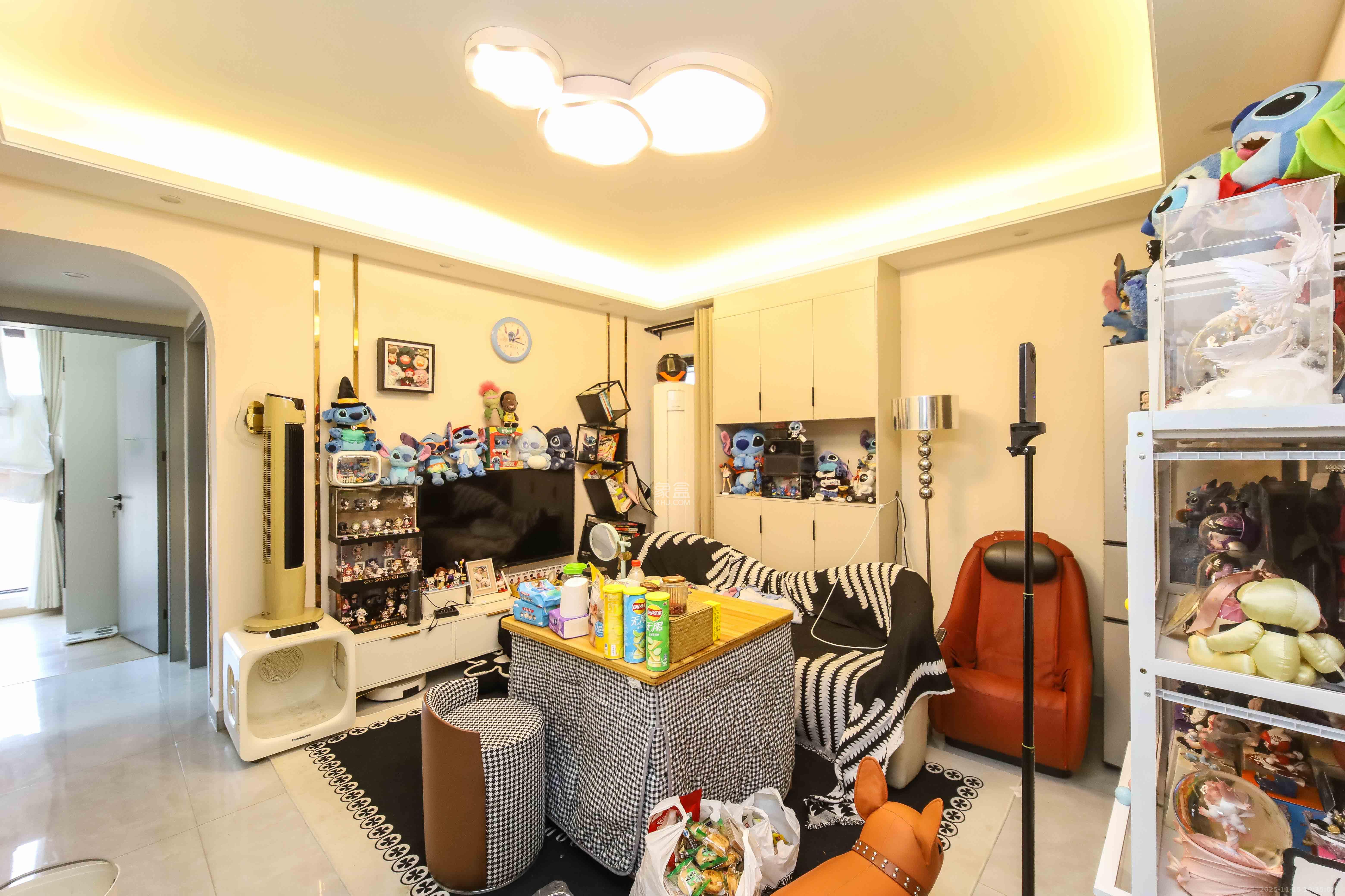 尚东金河湾  3室2厅2卫    220.0万客厅