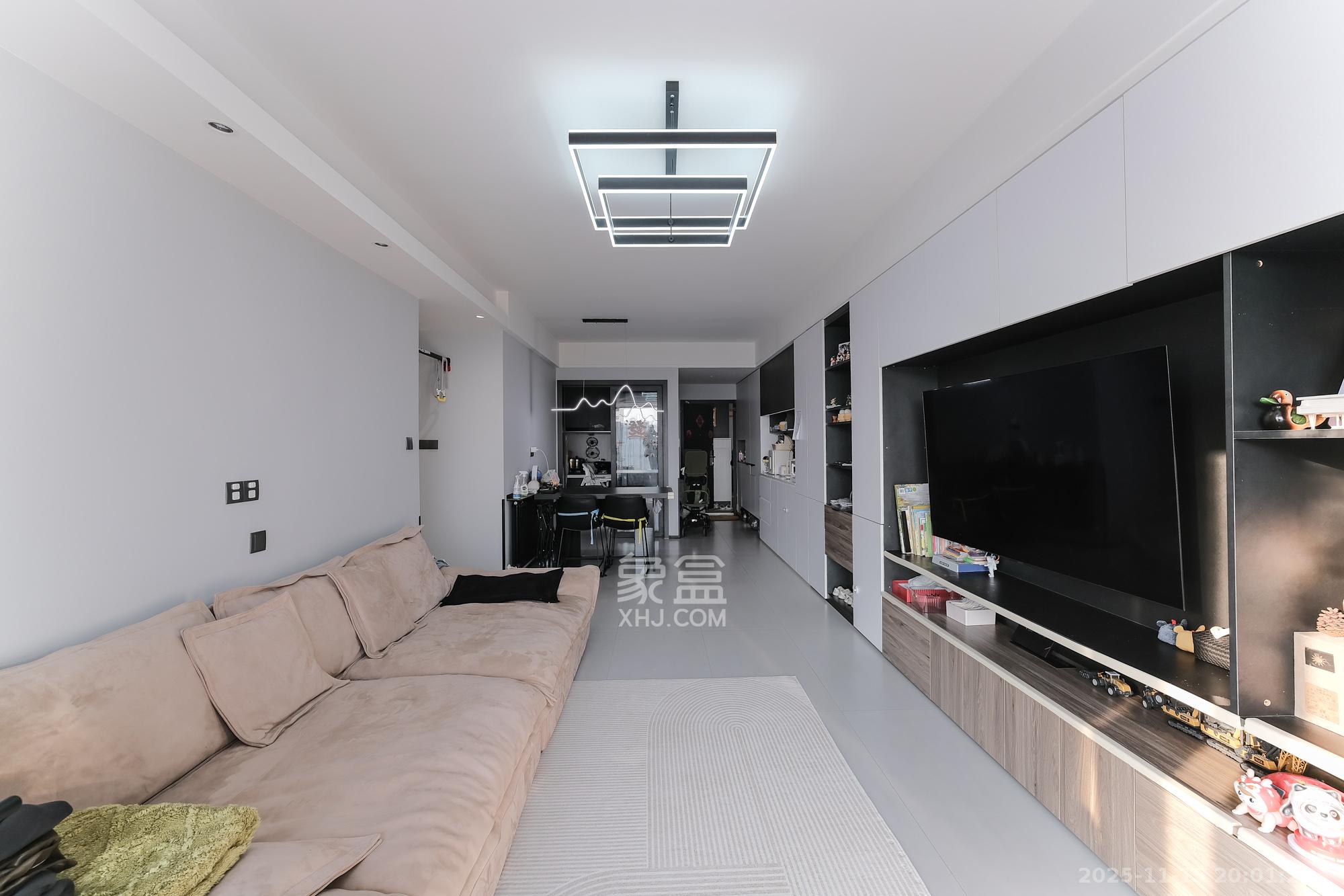 保利香槟国际 3室2厅1卫 92.0万 保利香槟国际 3室2厅1卫 92.0万客厅