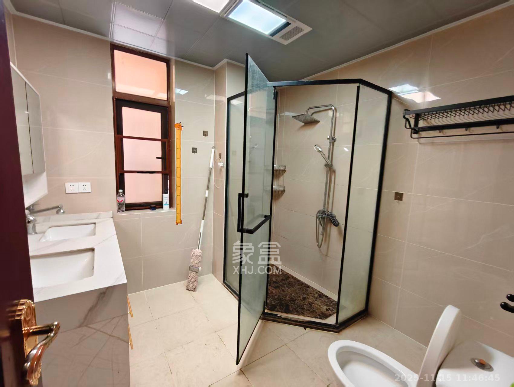 吉联小区(红墅湾) 5室2厅1卫 13500.0元/月 吉联小区(红墅湾) 5室2厅1卫 13500.0元/月室内图