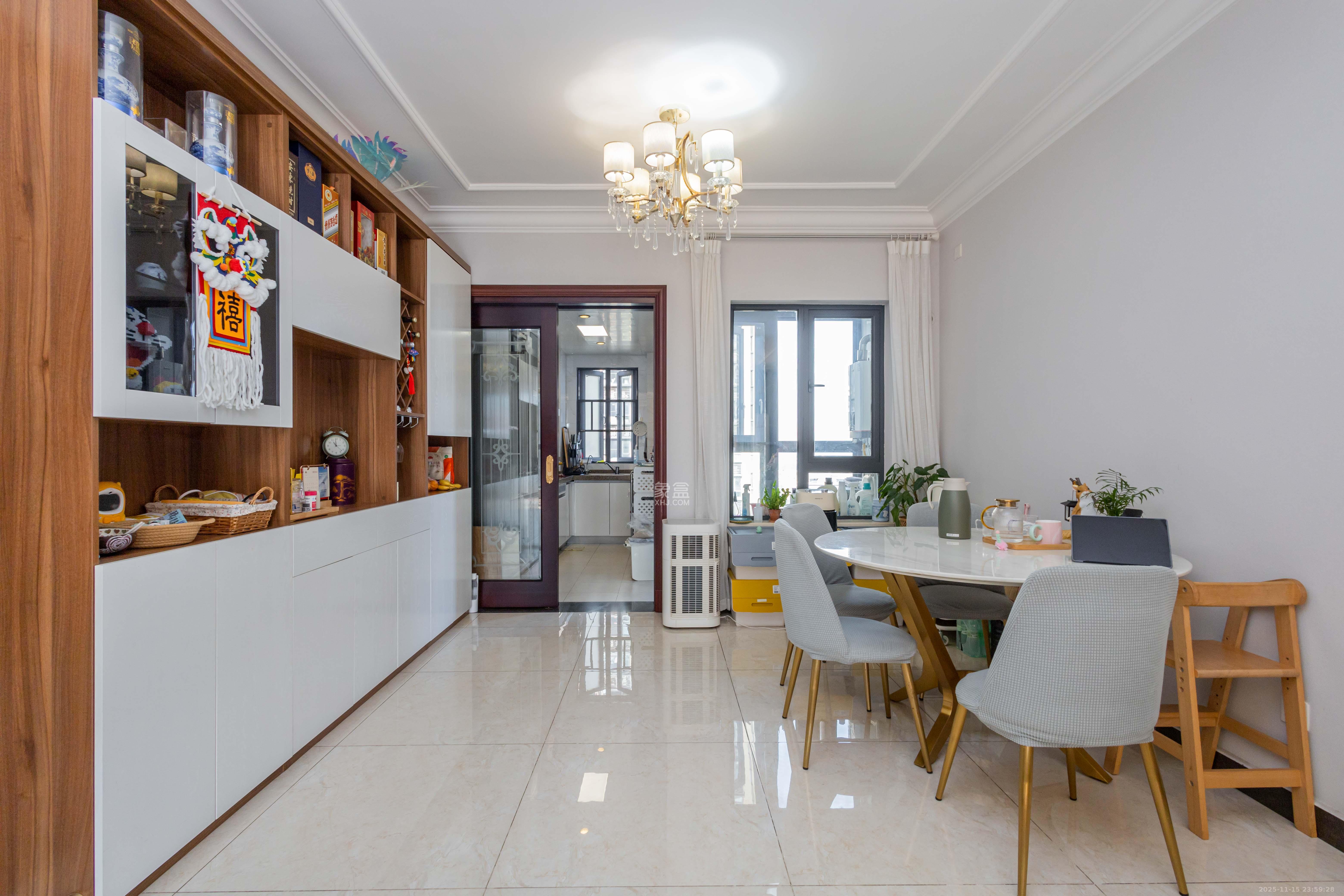 恒大江湾  4室2厅2卫    150.0万客厅