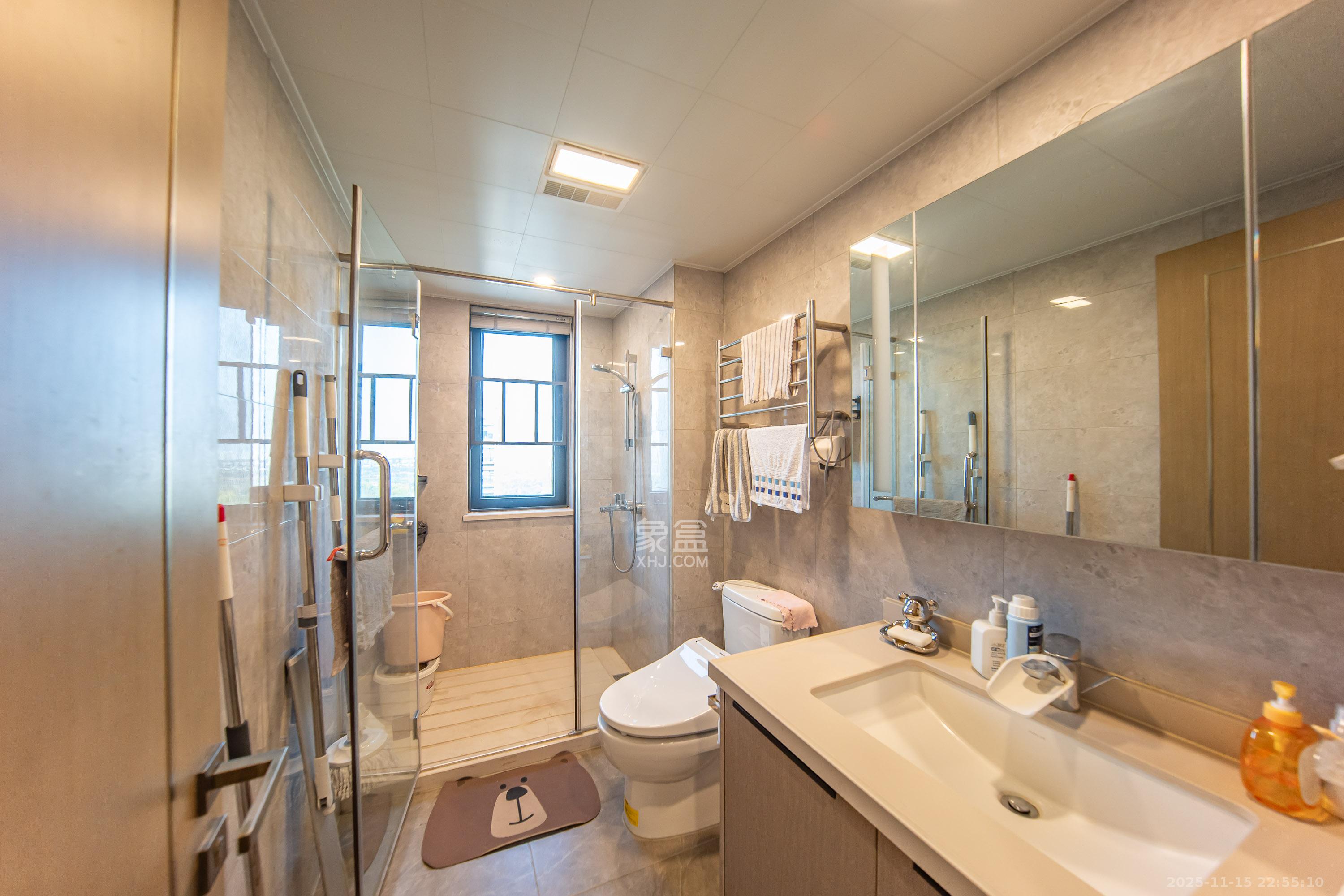 映客龙湖璟翠公馆（映客龙湖璟翠中心）  3室2厅1卫    180.0万卫生间