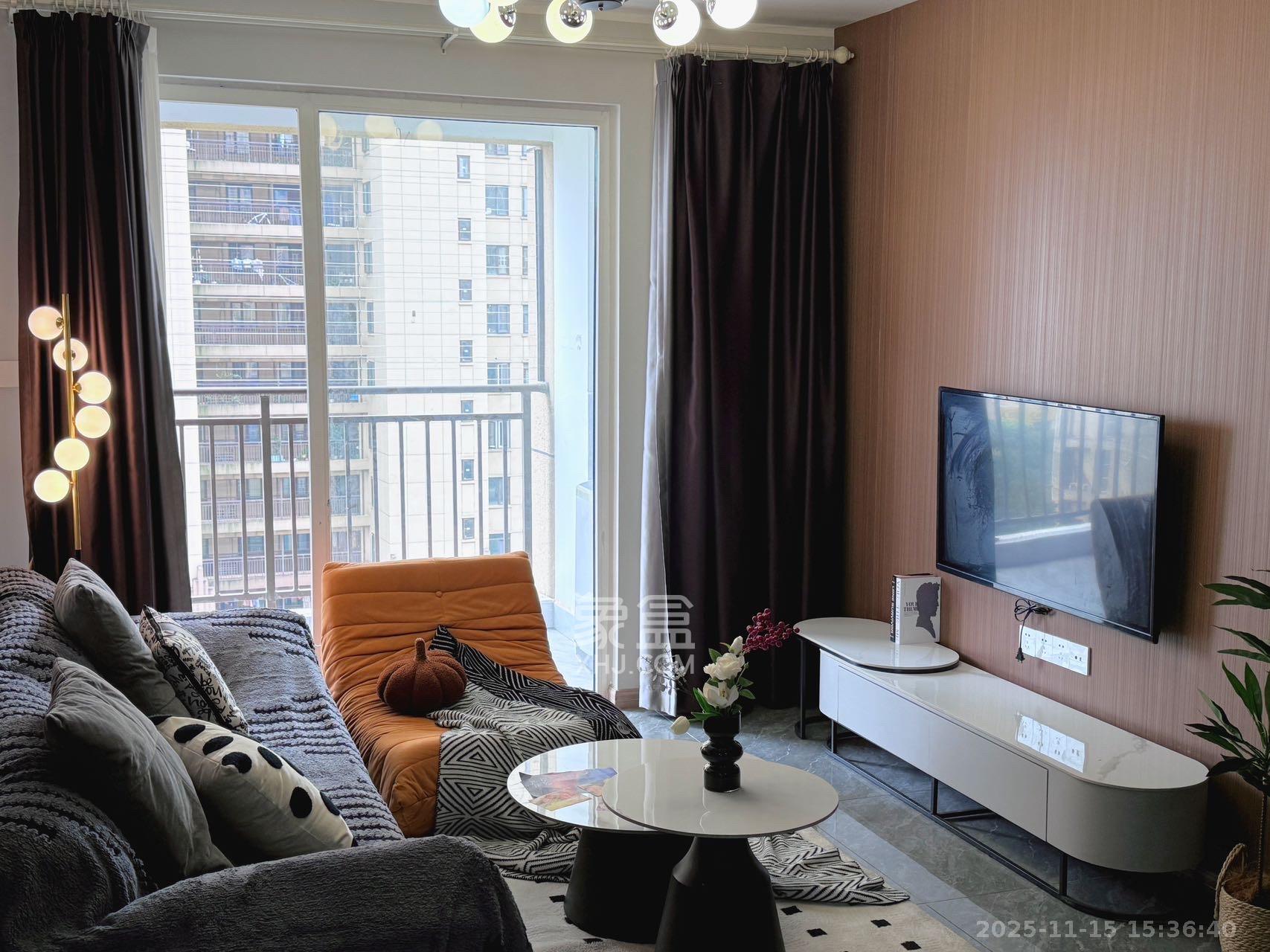 芙蓉万国城MOMA（卓越汇富苑）  3室1厅1卫    2200.0元/月室内图