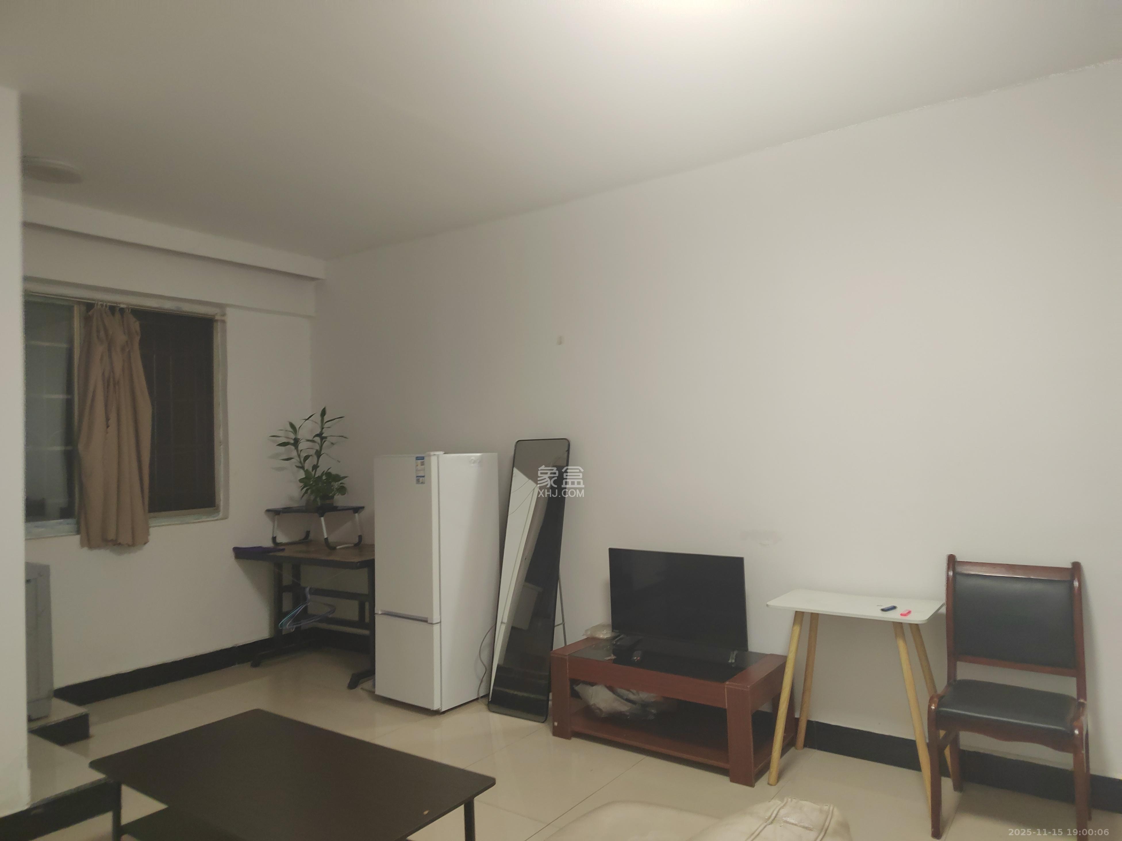 茶子山小区  1室1厅1卫    1400.0元/月室内图