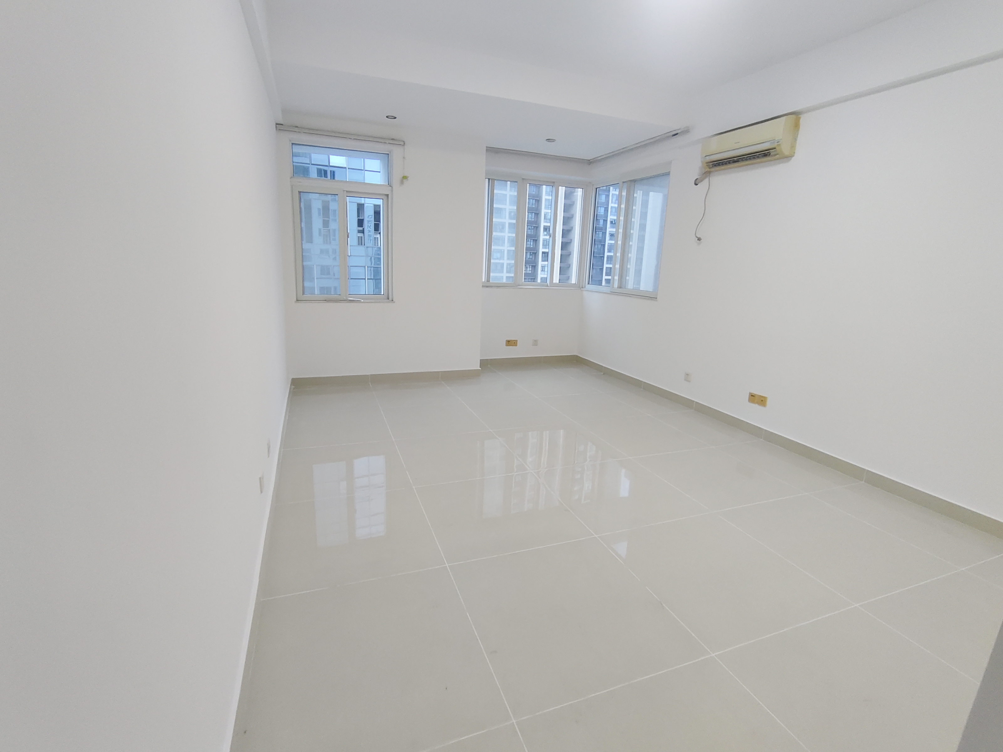 美银大厦  3室2厅2卫    2800.0元/月室内图