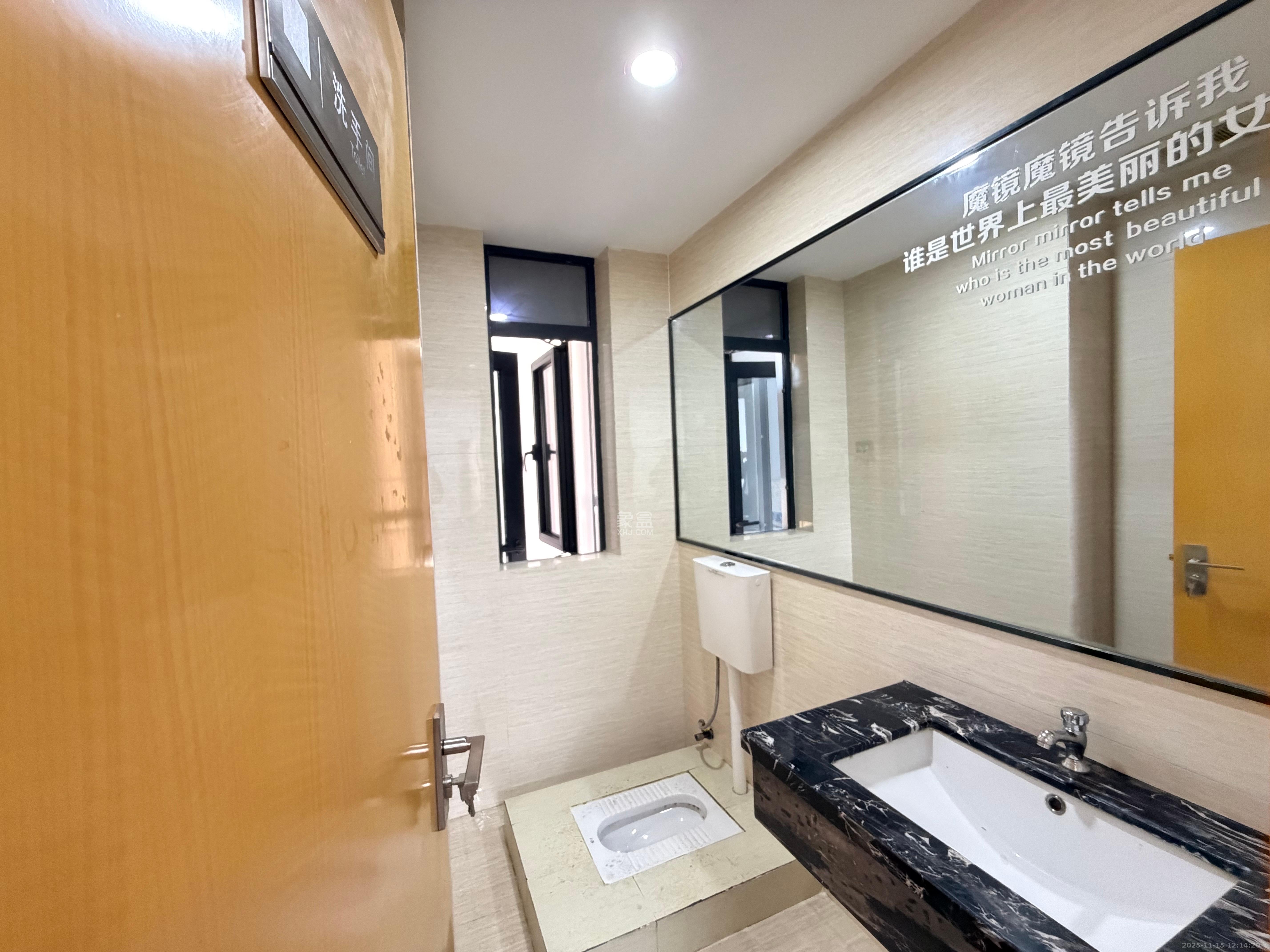 德思勤城市广场(宝格丽公寓) 2室1厅1卫 3500.0元/月 德思勤城市广场(宝格丽公寓) 2室1厅1卫 3500.0元/月室内图