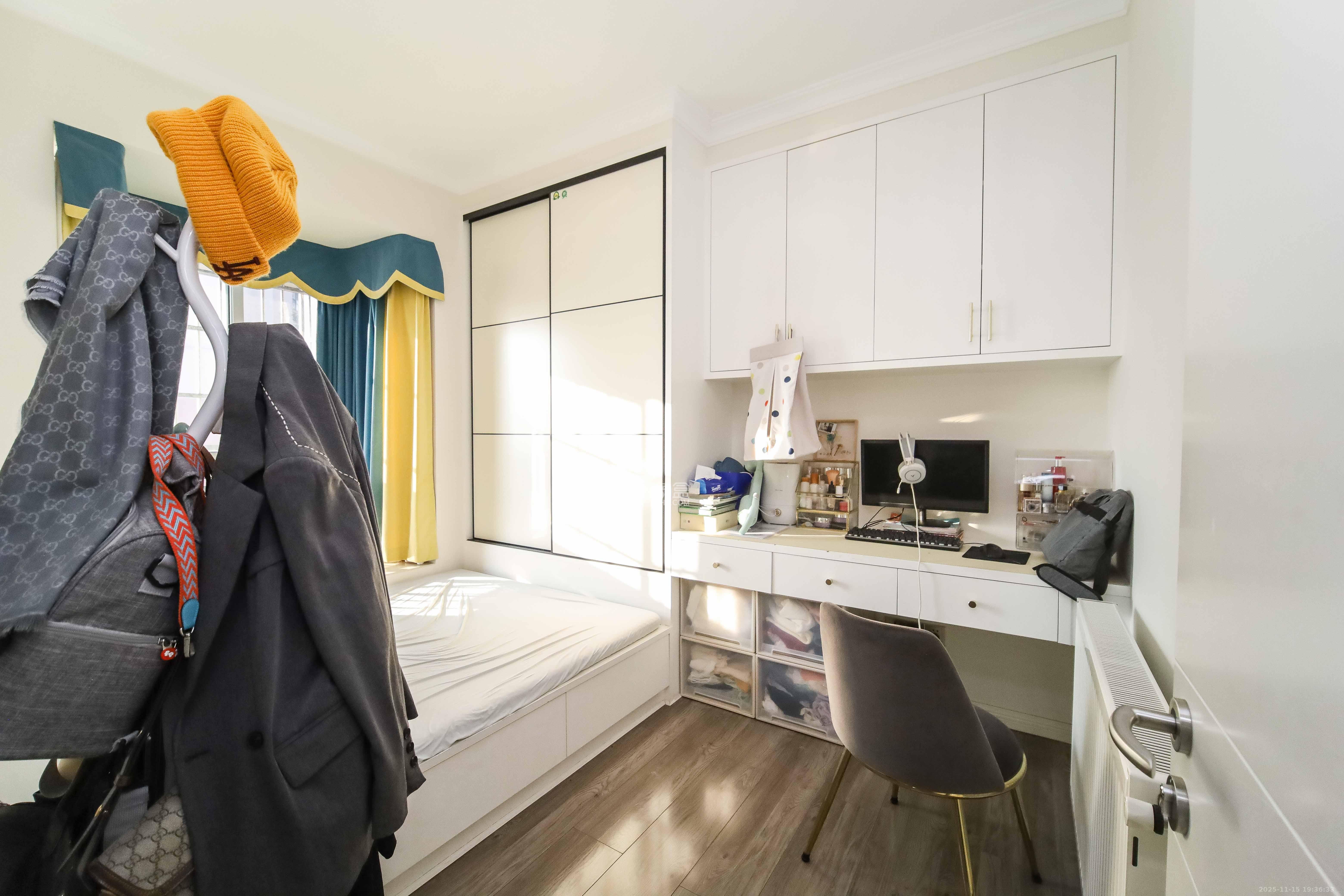 先锋东外滩  2室1厅1卫    86.8万卧室