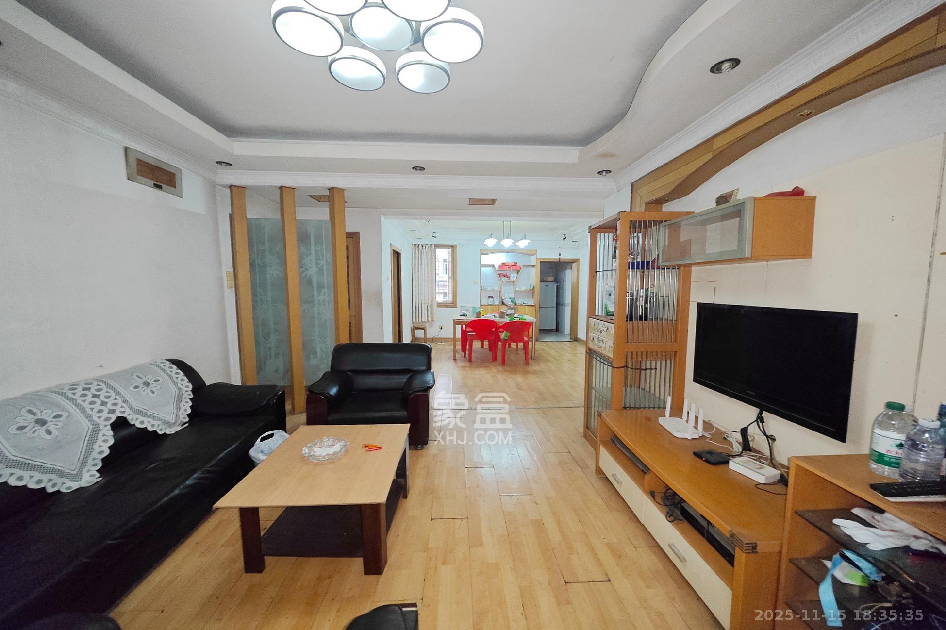 石长铁路宿舍 3室2厅1卫 55.0万 石长铁路宿舍 3室2厅1卫 55.0万客厅