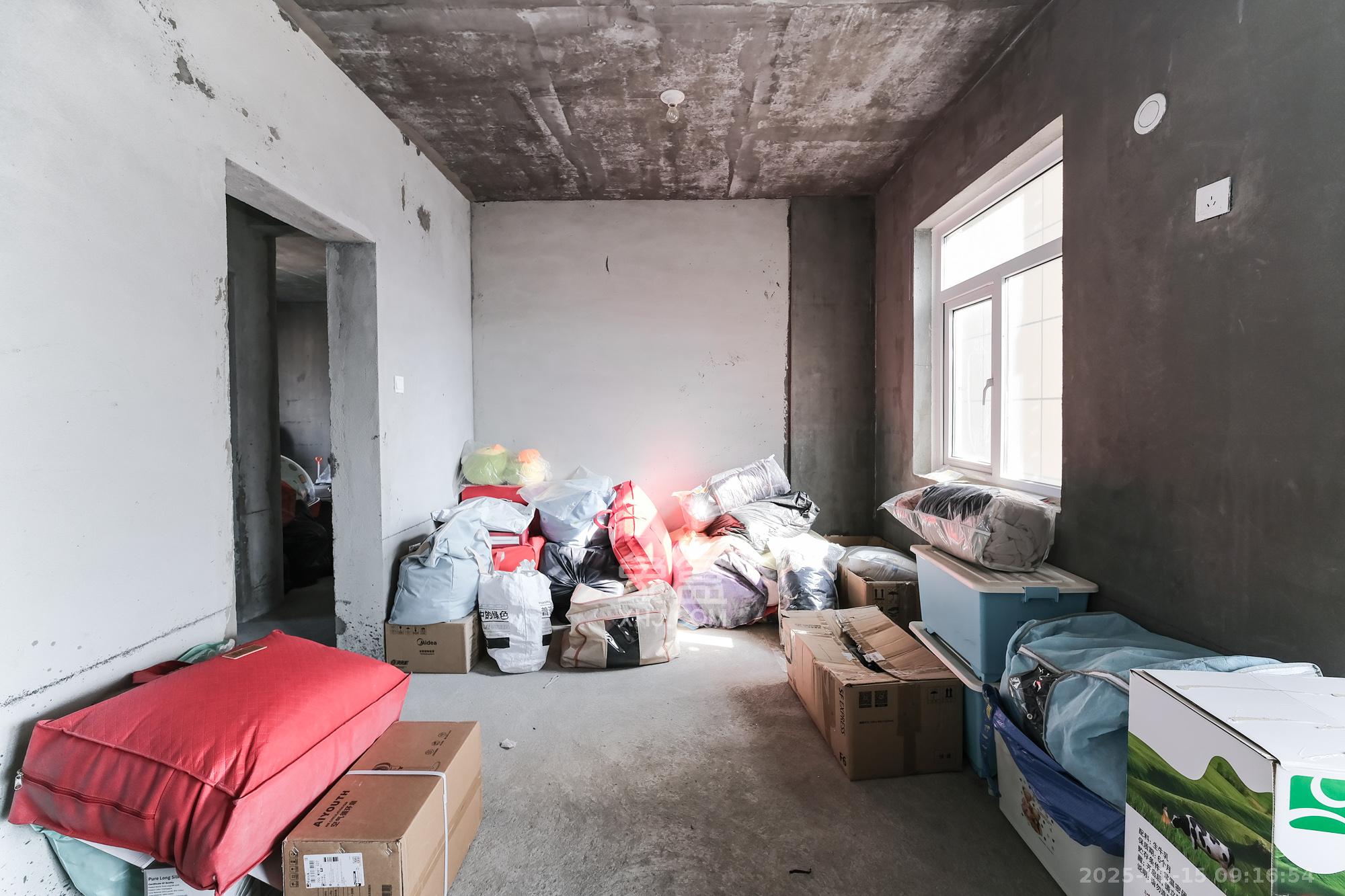 和悦城(蟠龙景苑) 3室2厅2卫 70.0万 和悦城(蟠龙景苑) 3室2厅2卫 70.0万卧室