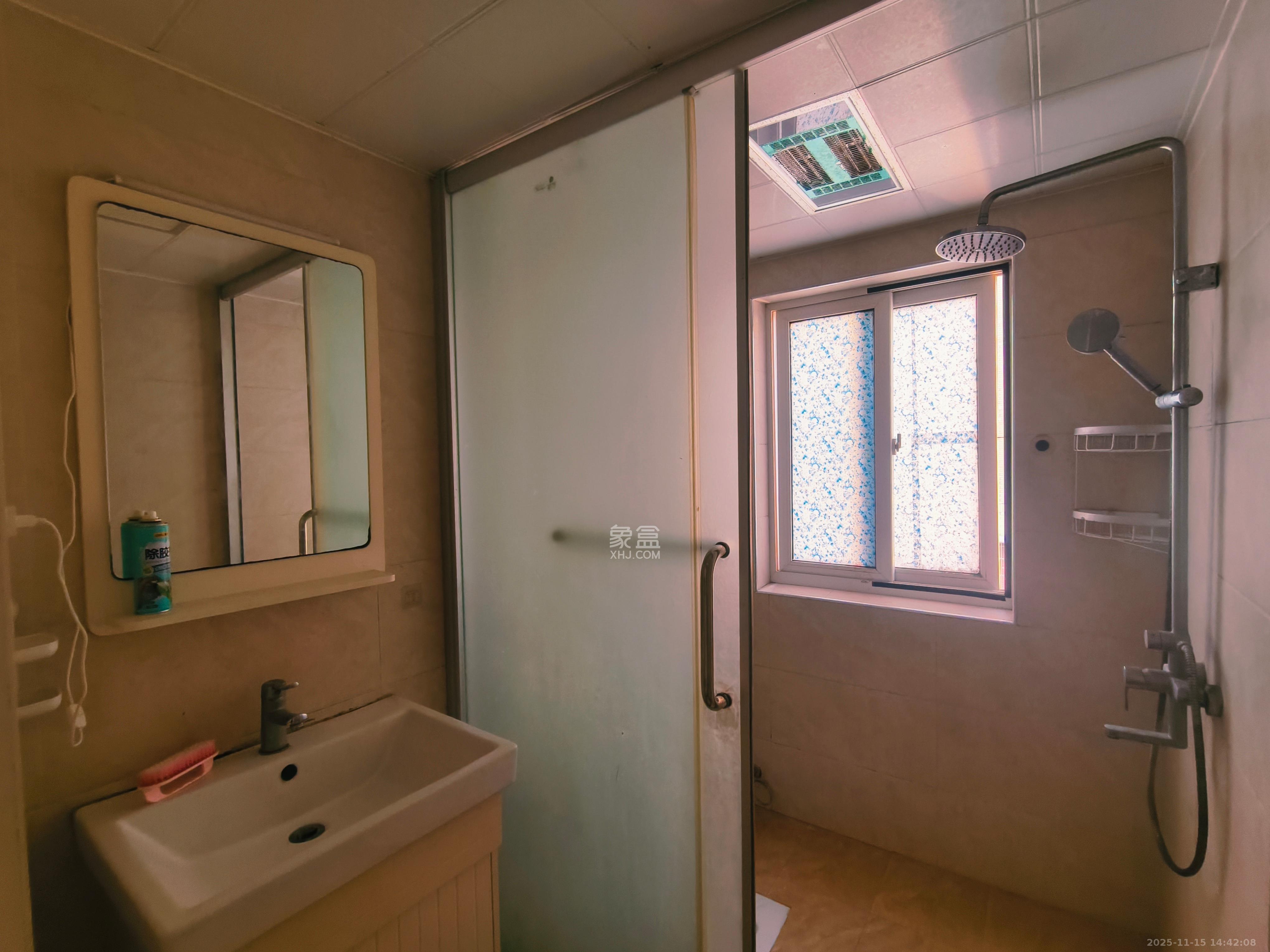 湘府十城（汇财御景湾新寓,汇财国际）  1室2厅2卫    2700.0元/月室内图