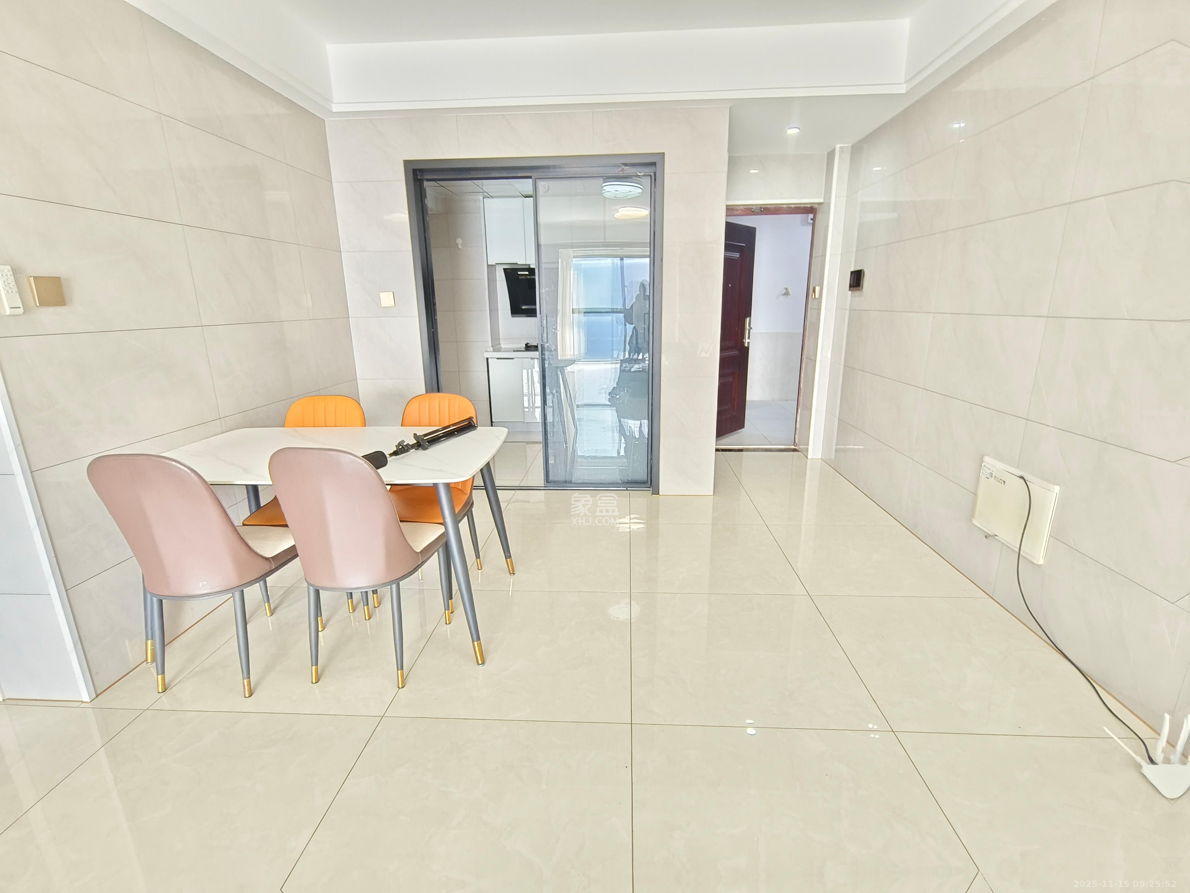 和润园三期  2室2厅1卫    2400.0元/月室内图