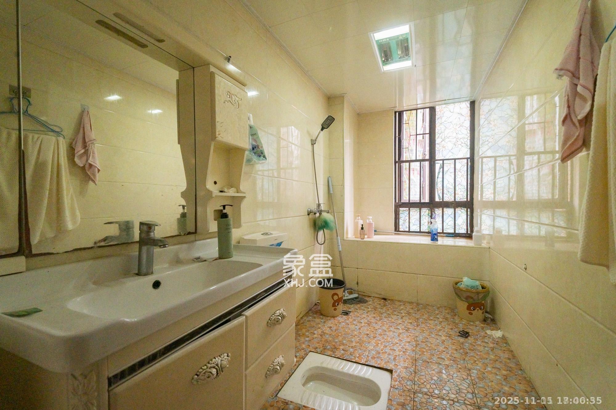 华润凤凰城三期  3室2厅2卫    1900.0元/月室内图