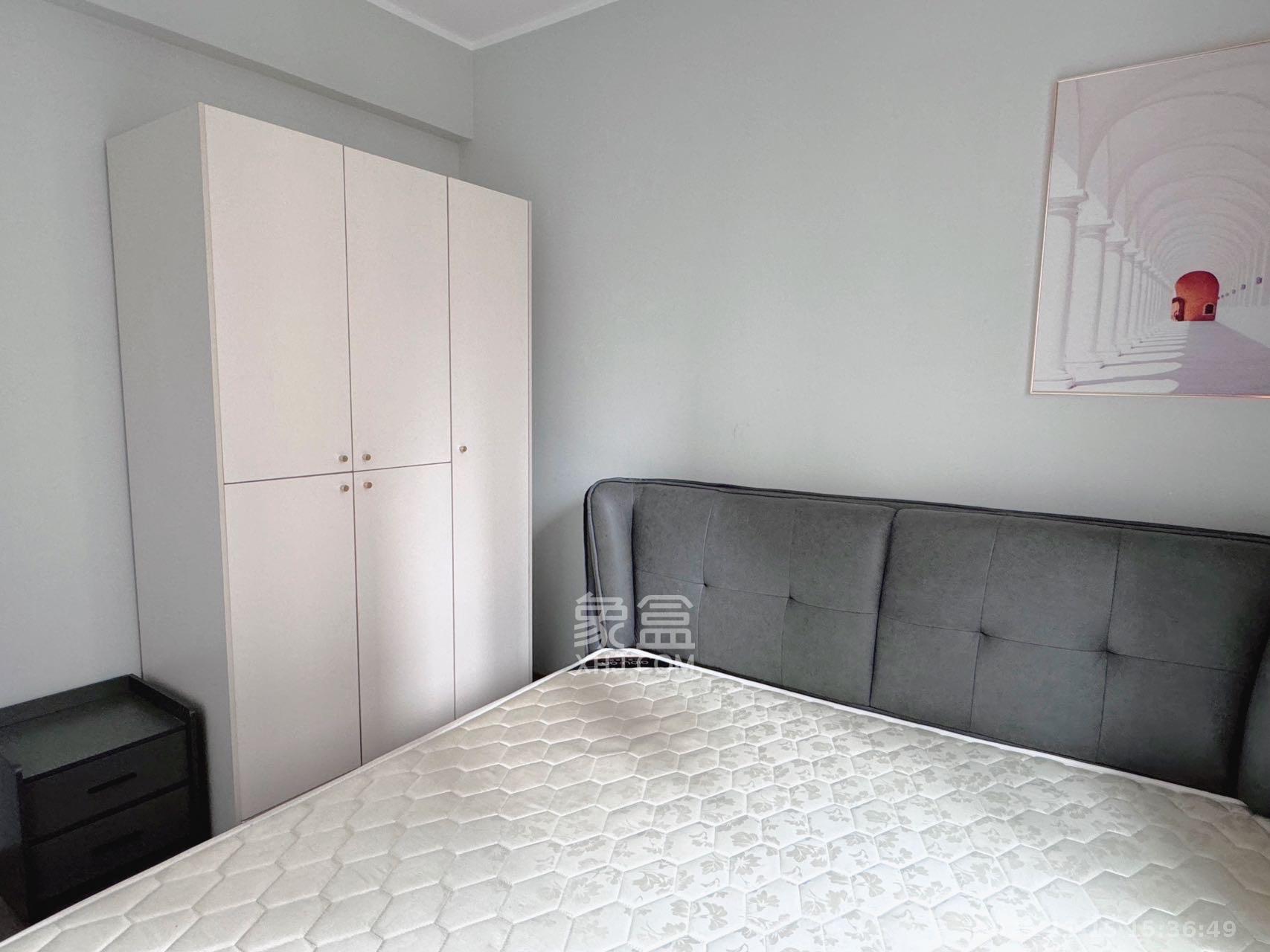 芙蓉万国城MOMA（卓越汇富苑）  3室1厅1卫    2200.0元/月室内图