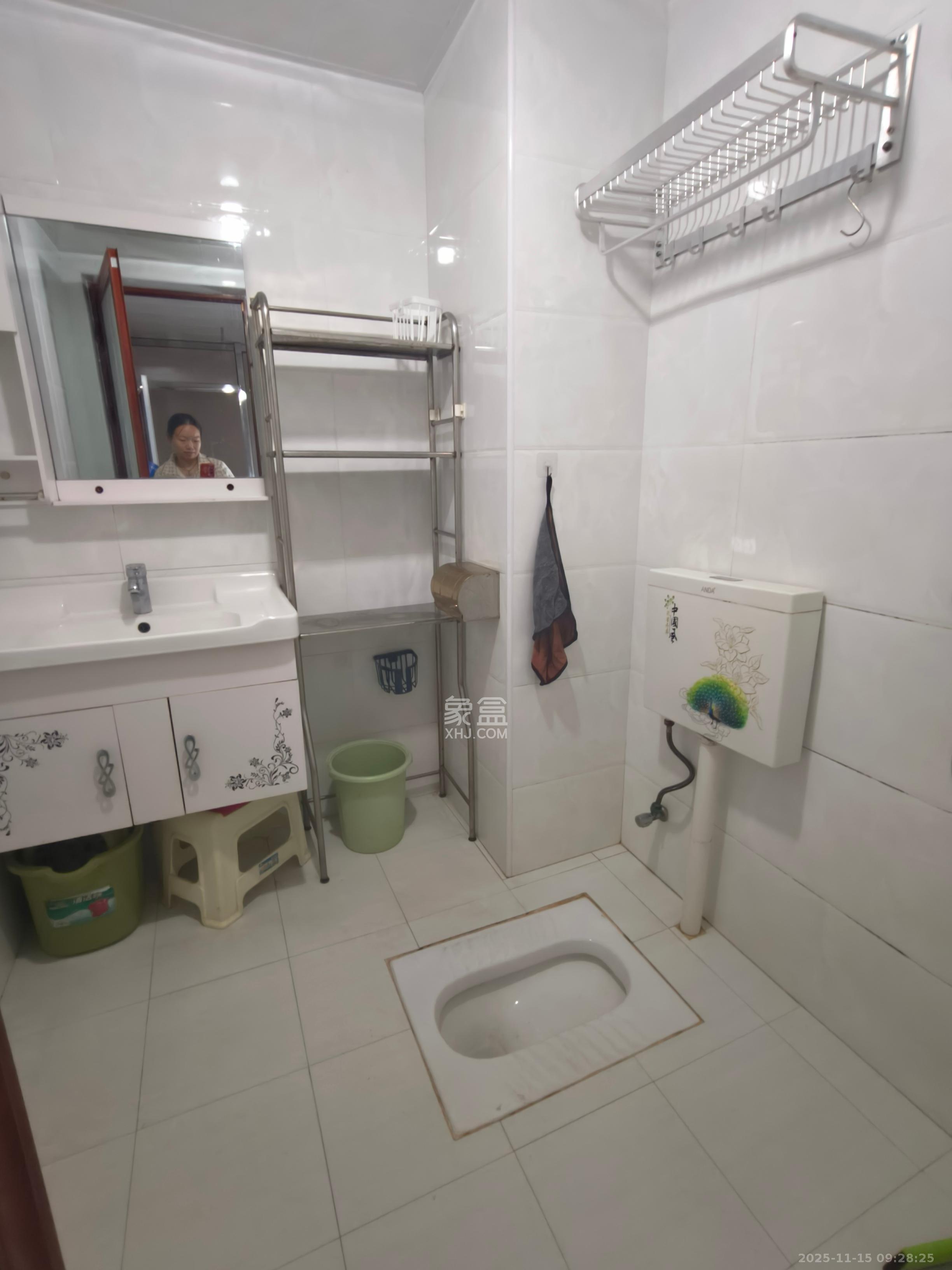 山水金庭  2室1厅1卫    900.0元/月室内图