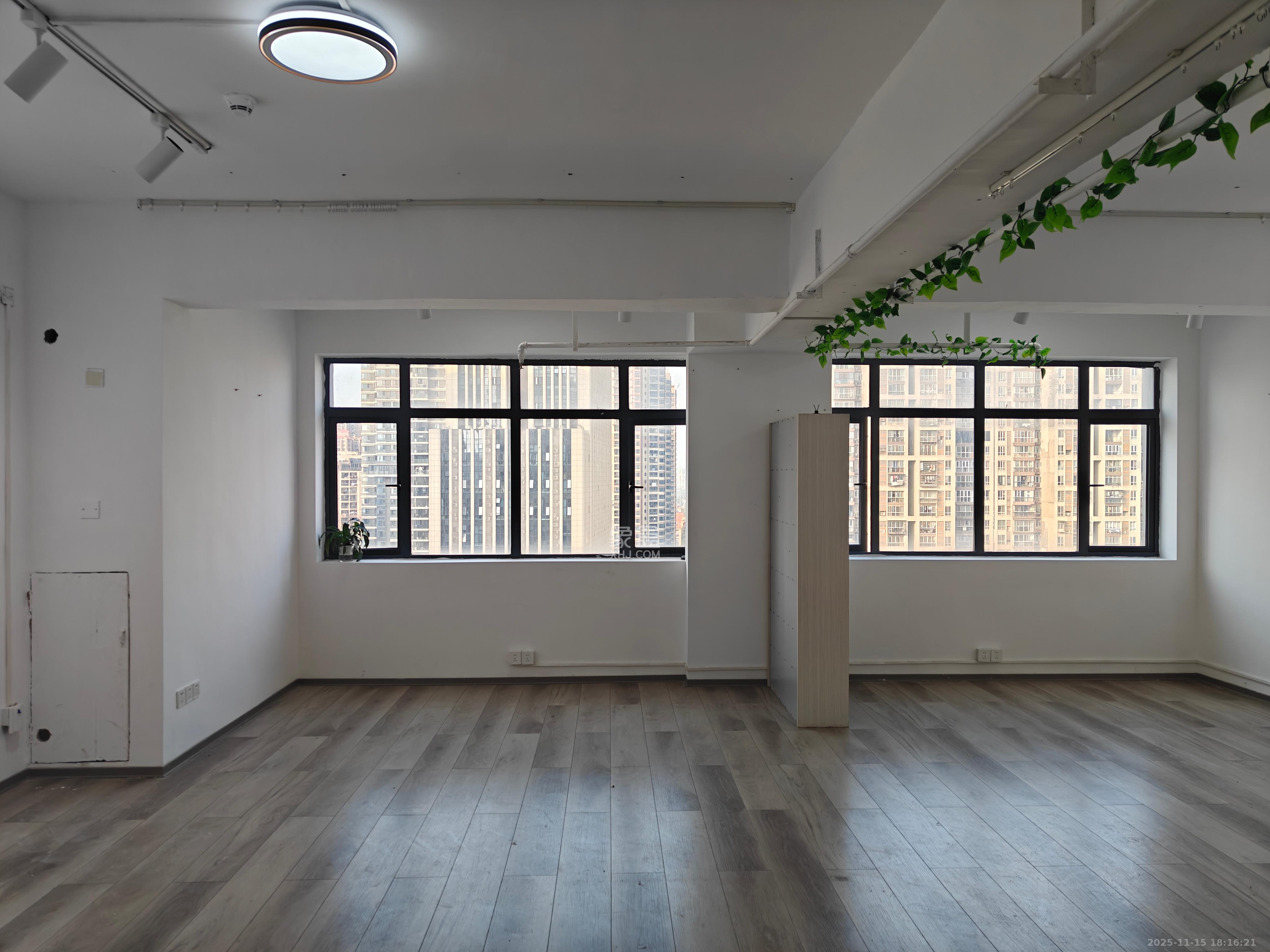 英祥春天  1室1厅1卫    1600.0元/月室内图