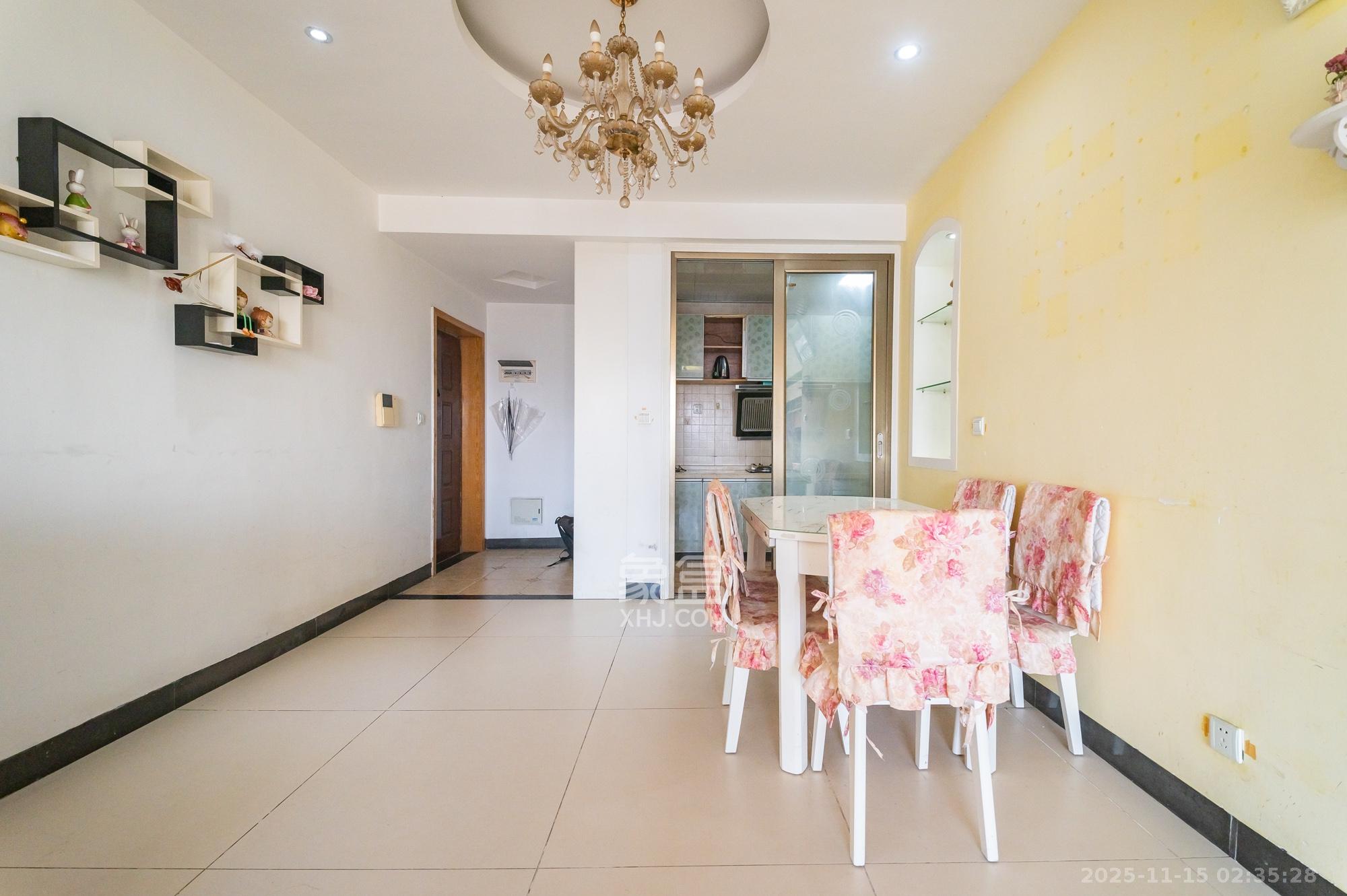 蓝山郡 2室2厅1卫 49.8万 蓝山郡 2室2厅1卫 49.8万客厅