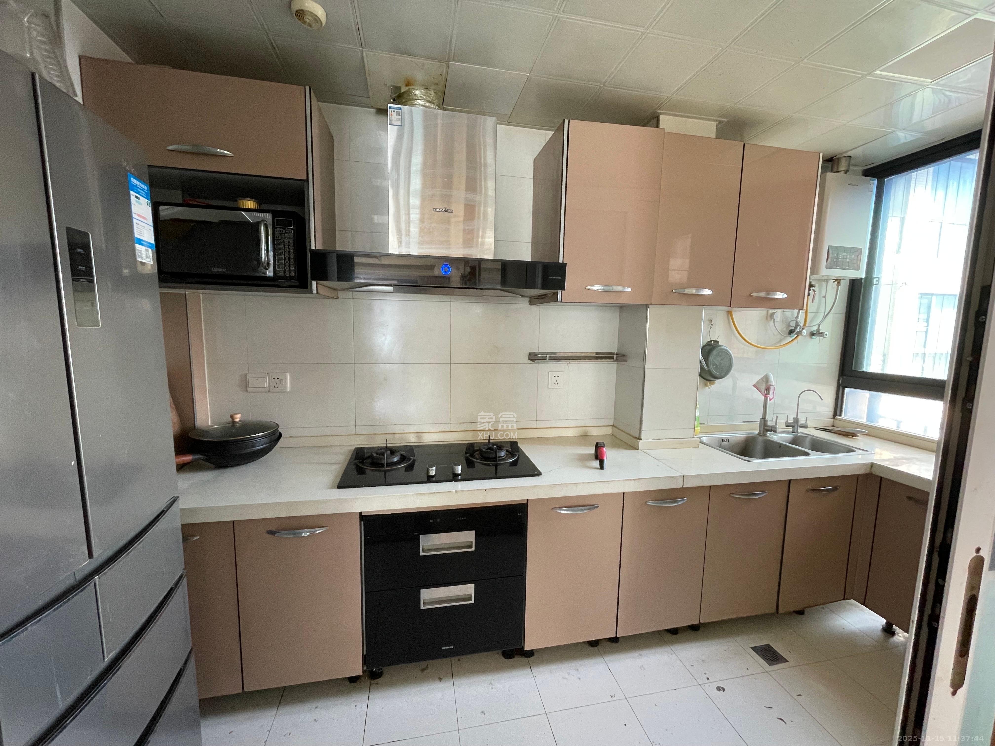 融科东南海  3室2厅2卫    2300.0元/月室内图