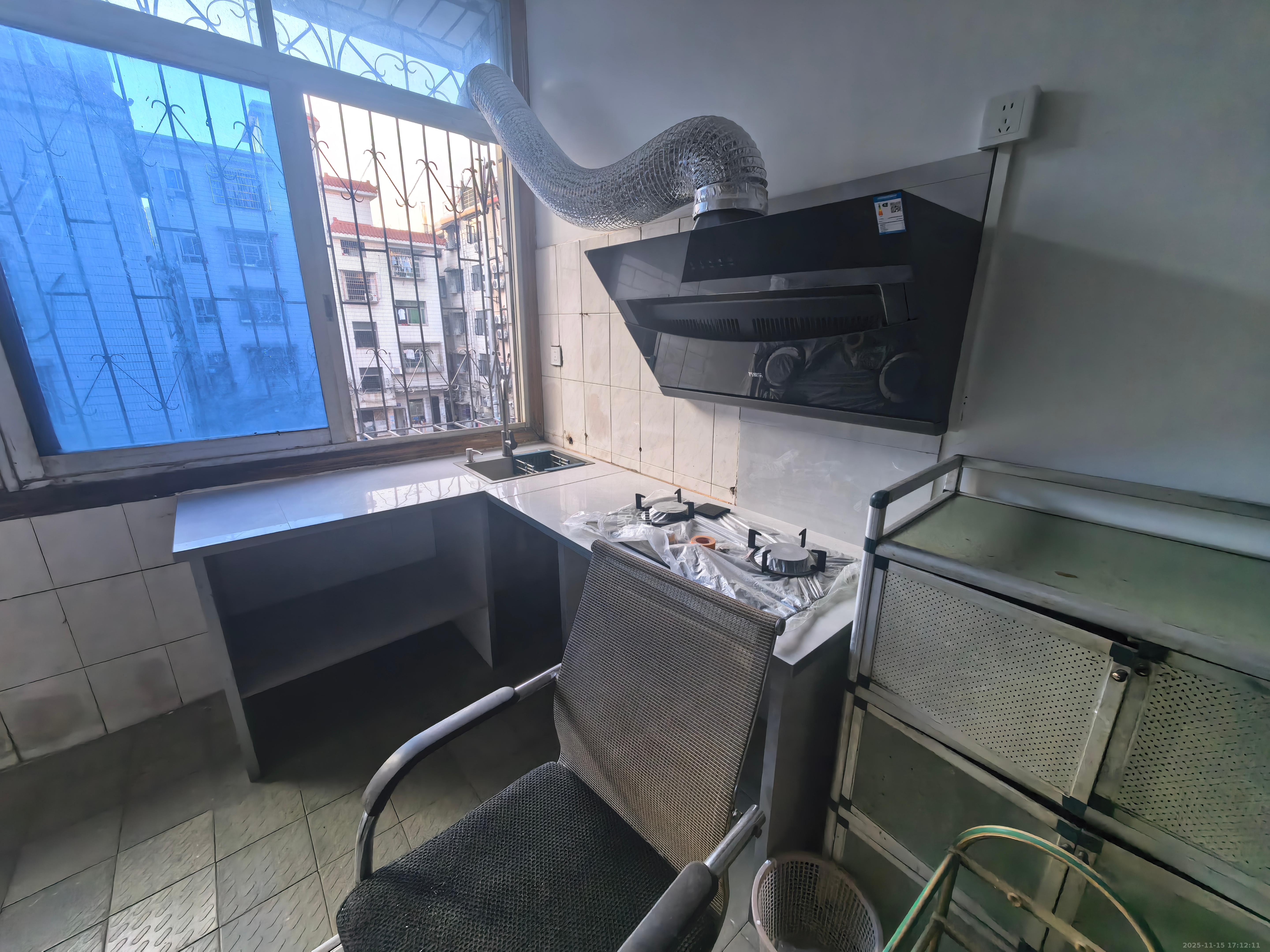 洞井商贸城 1室0厅0卫 1000.0元/月 洞井商贸城 1室0厅0卫 1000.0元/月室内图