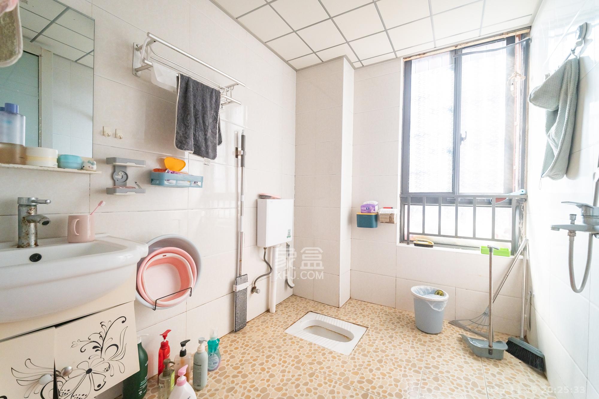 华润凤凰城二期  2室2厅1卫    58.8万卫生间