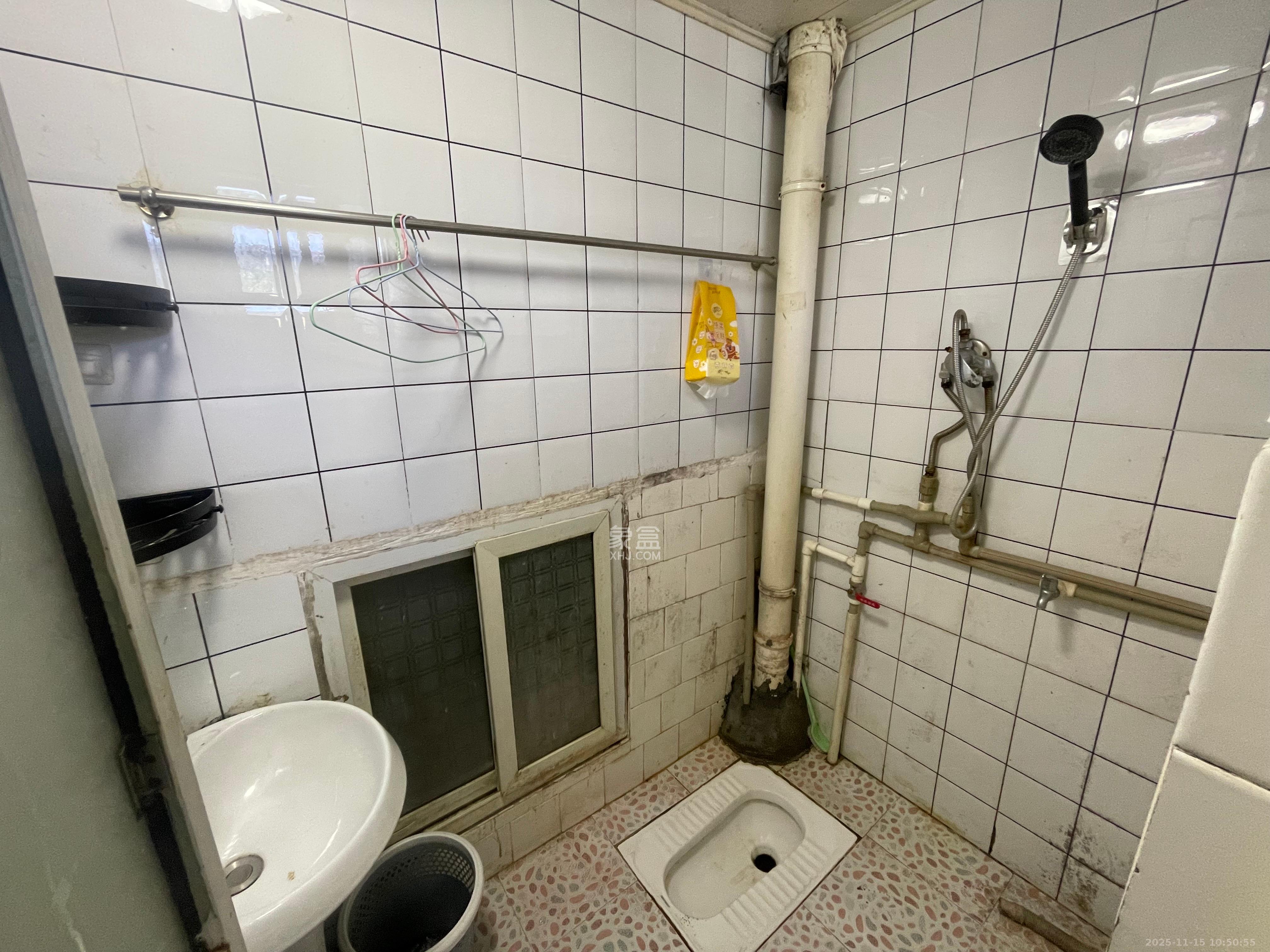 五一东村  1室1厅1卫    1200.0元/月室内图