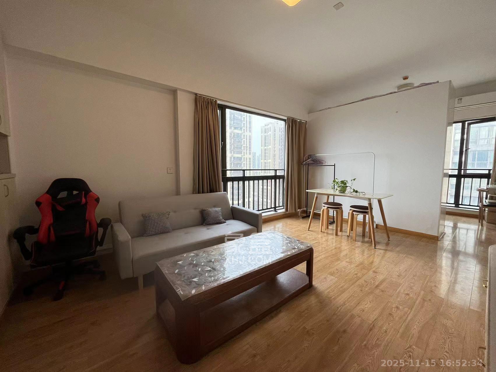 V领寓(岭南家园) 1室1厅1卫 1500.0元/月 V领寓(岭南家园) 1室1厅1卫 1500.0元/月室内图