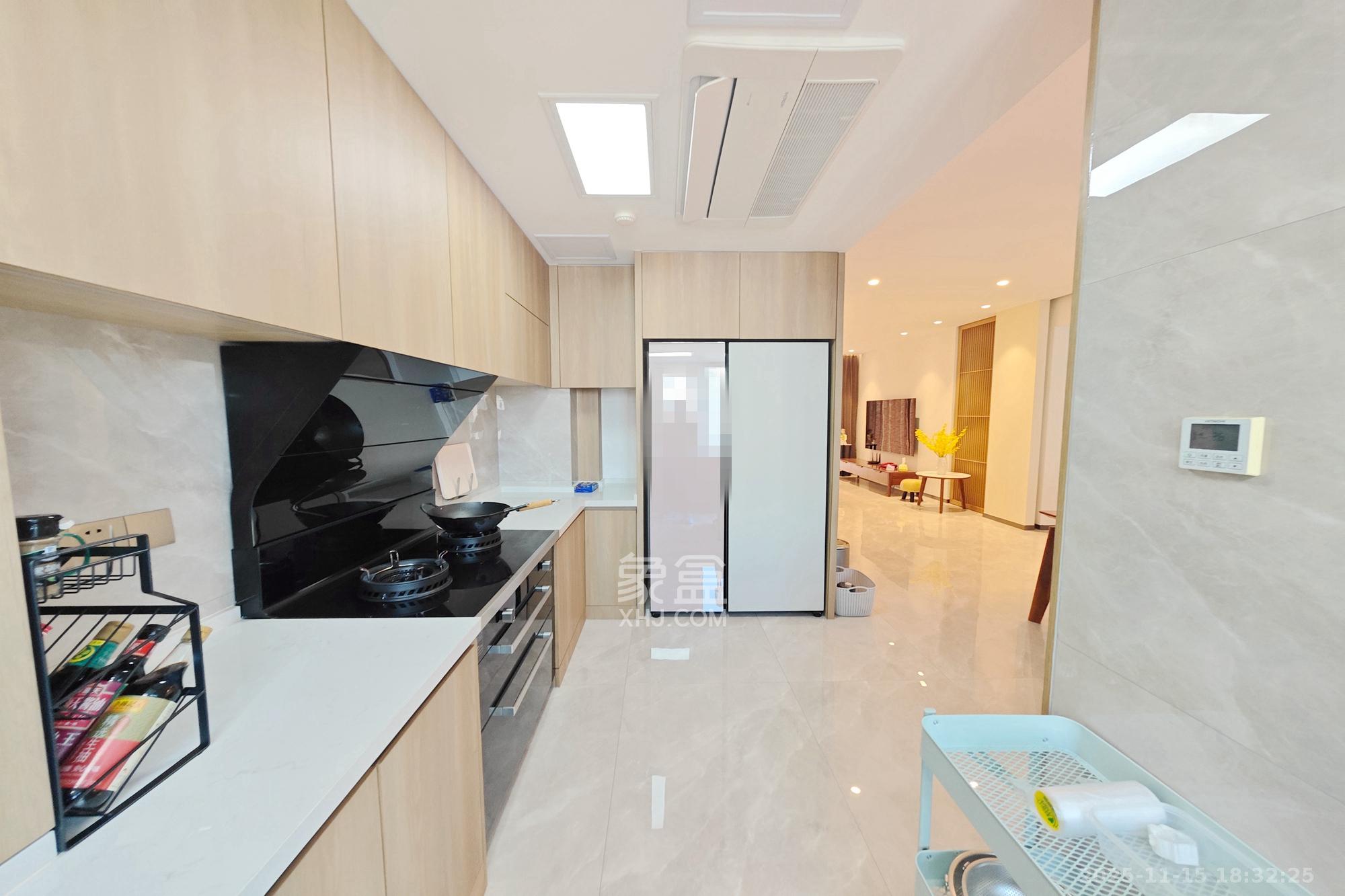 天翼花园（中国电信单位房）  4室2厅2卫    230.0万厨房