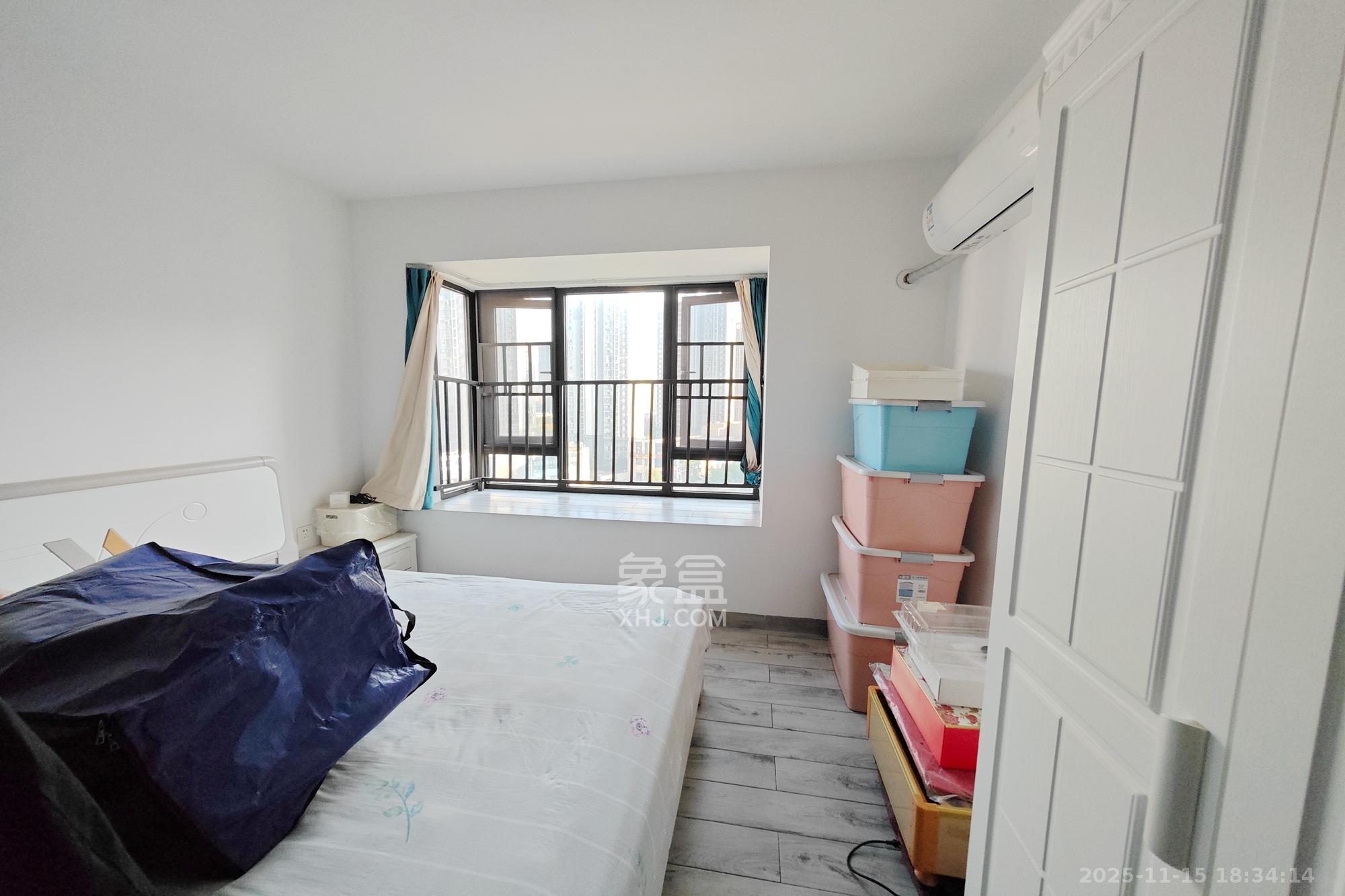 保利大都汇四期 4室2厅2卫 155.0万 保利大都汇四期 4室2厅2卫 155.0万卧室