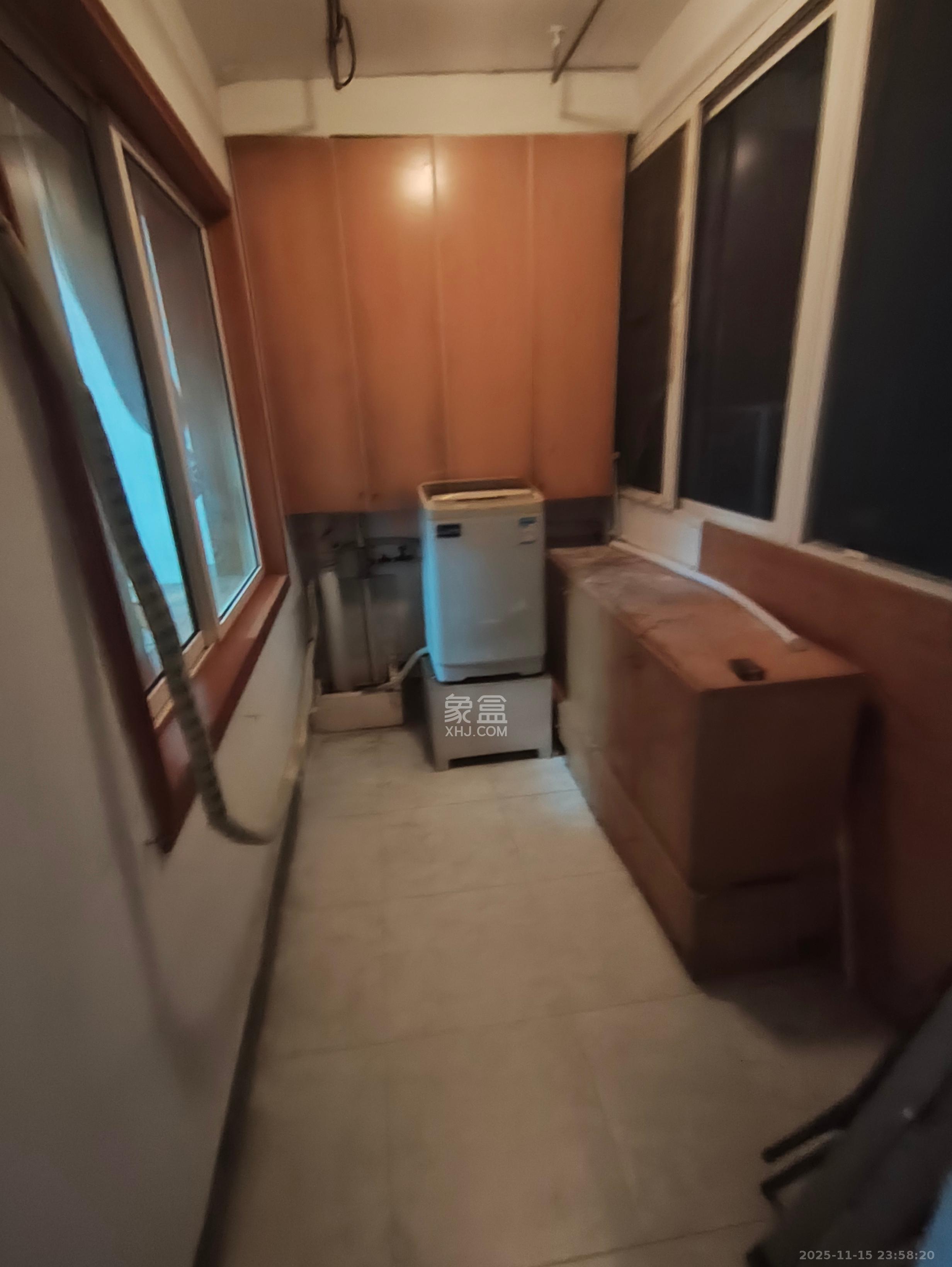 军干所宿舍  3室1厅1卫    1500.0元/月