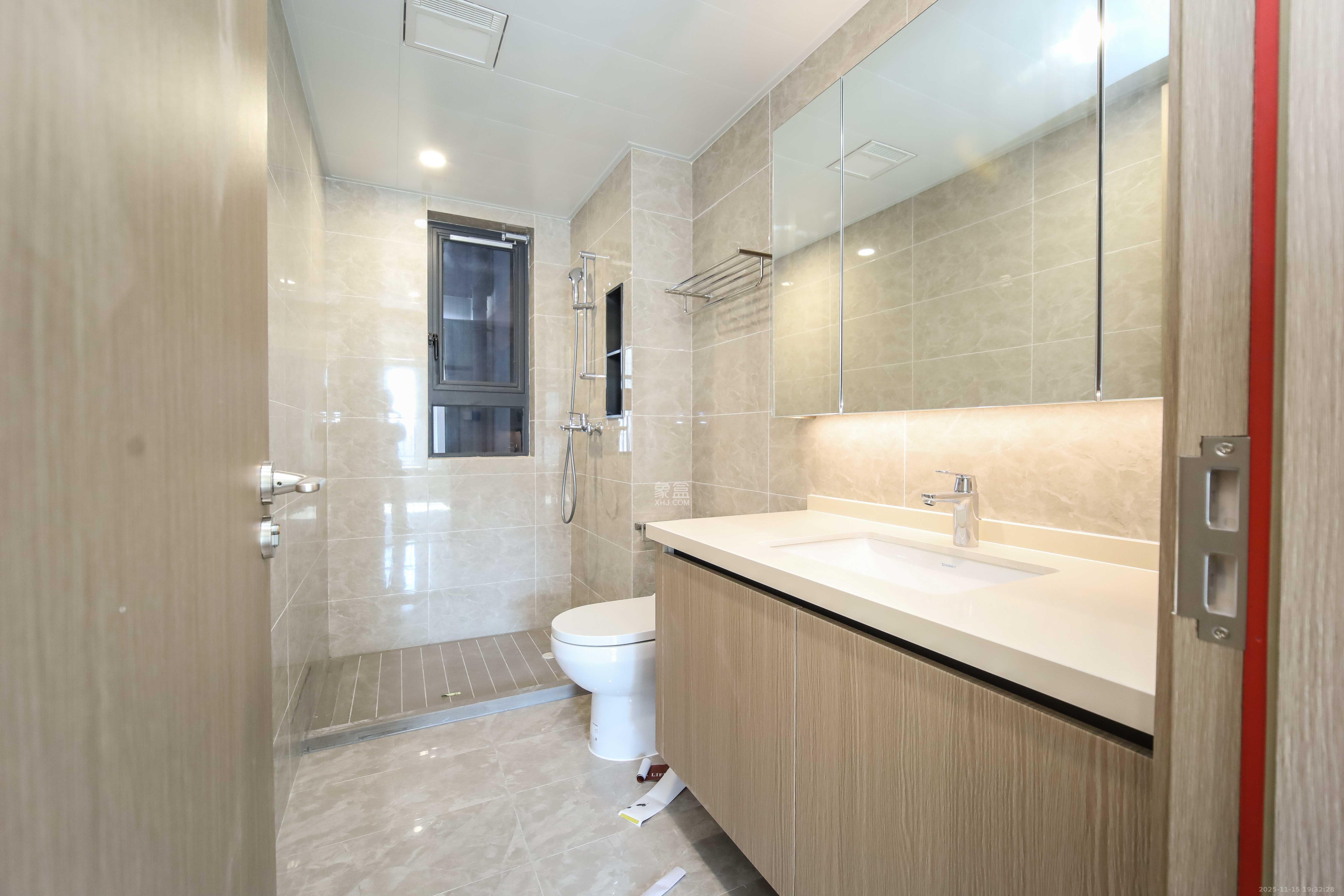 德奥上河城章  3室2厅1卫    152.0万卫生间