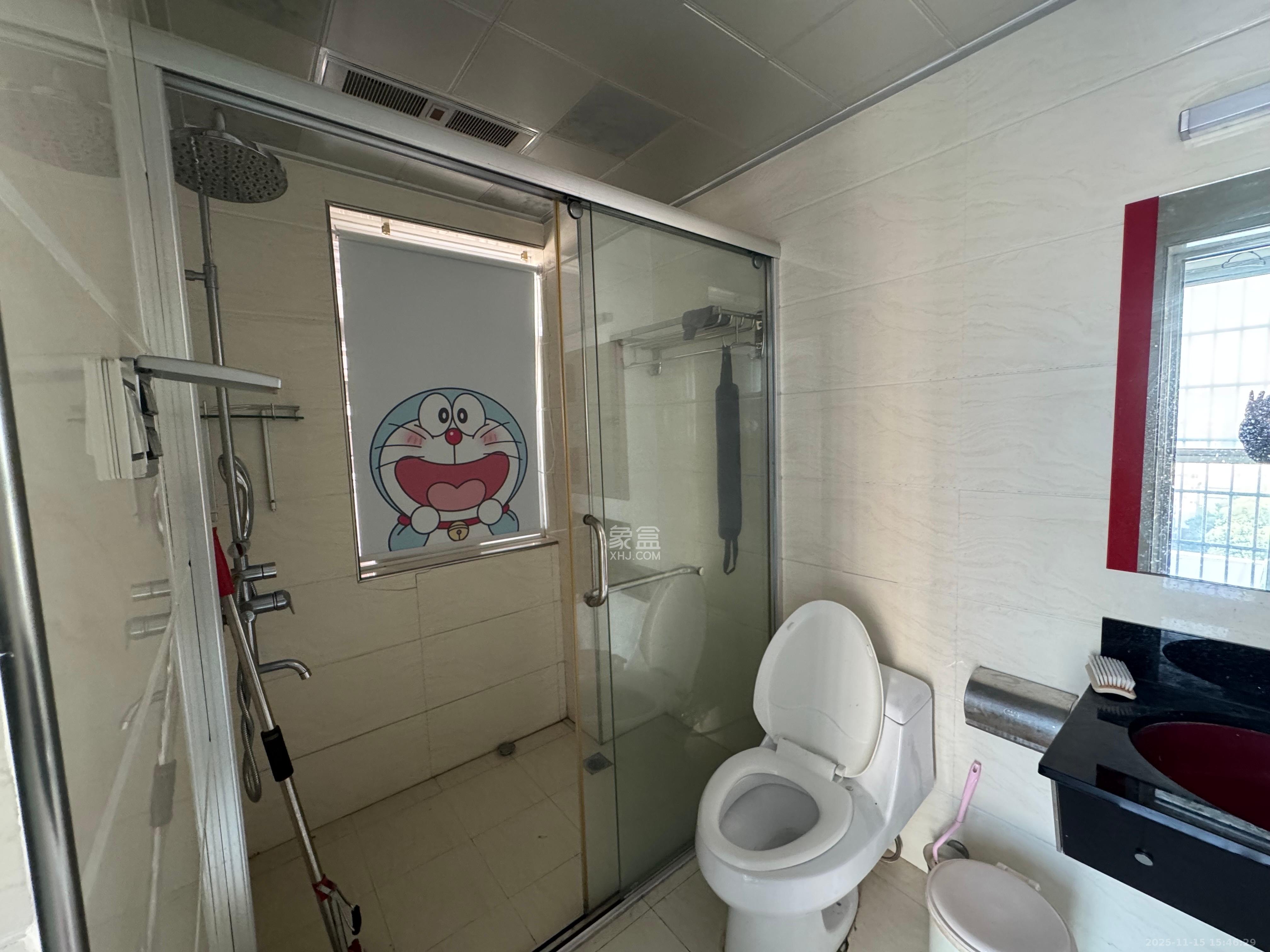 广场之星  3室2厅2卫    2000.0元/月室内图