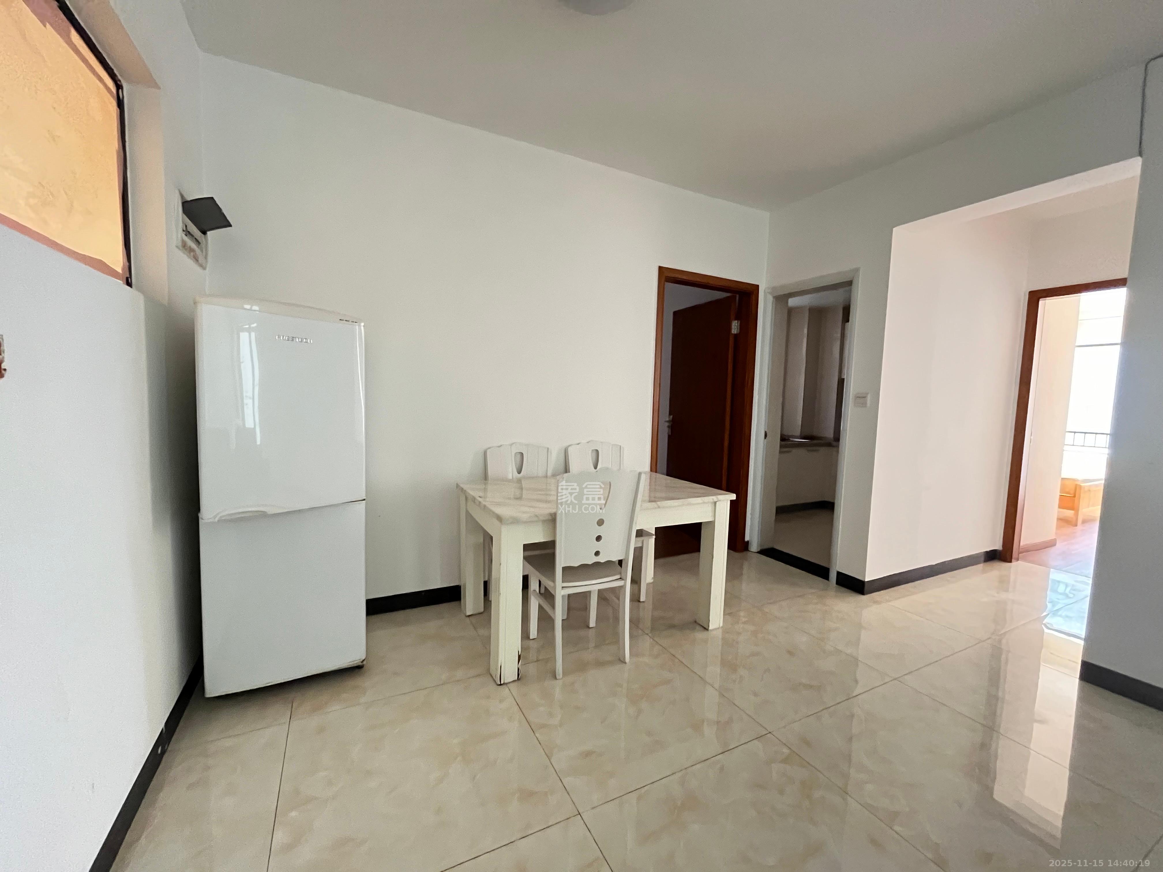 三一街区 3室2厅1卫 1600.0元/月 三一街区 3室2厅1卫 1600.0元/月室内图